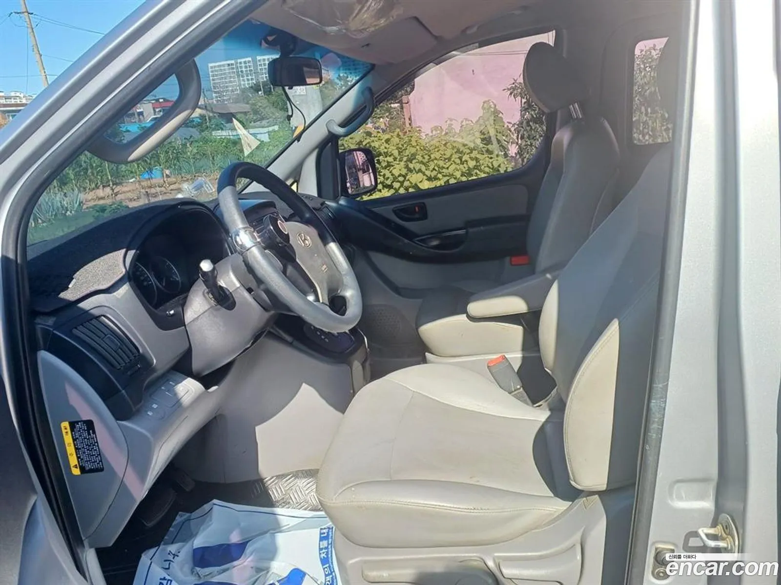 Hyundai Starex 5-Seater Van 2017 - фотография 12097160