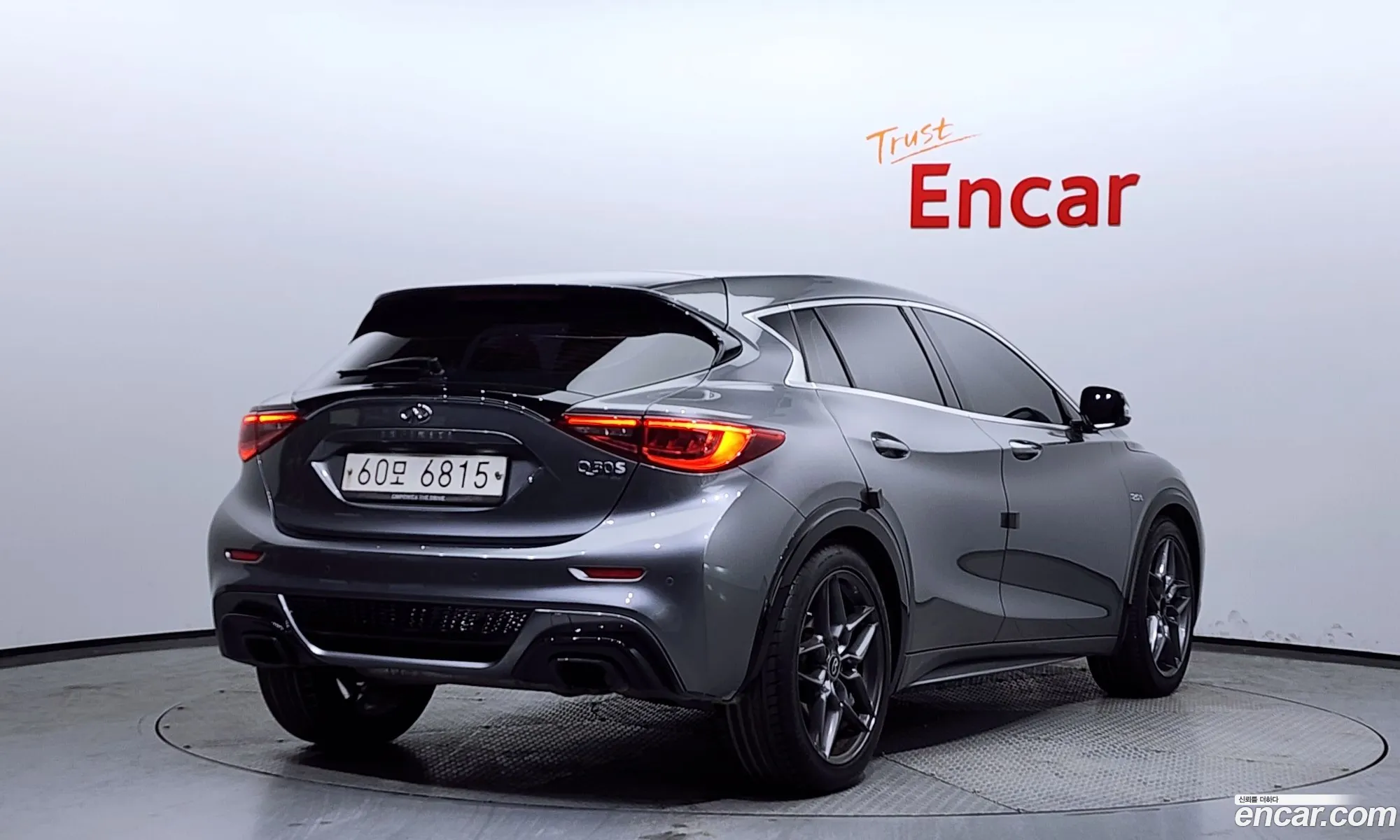 Infiniti Q30 20 Premium - фотография 3794736
