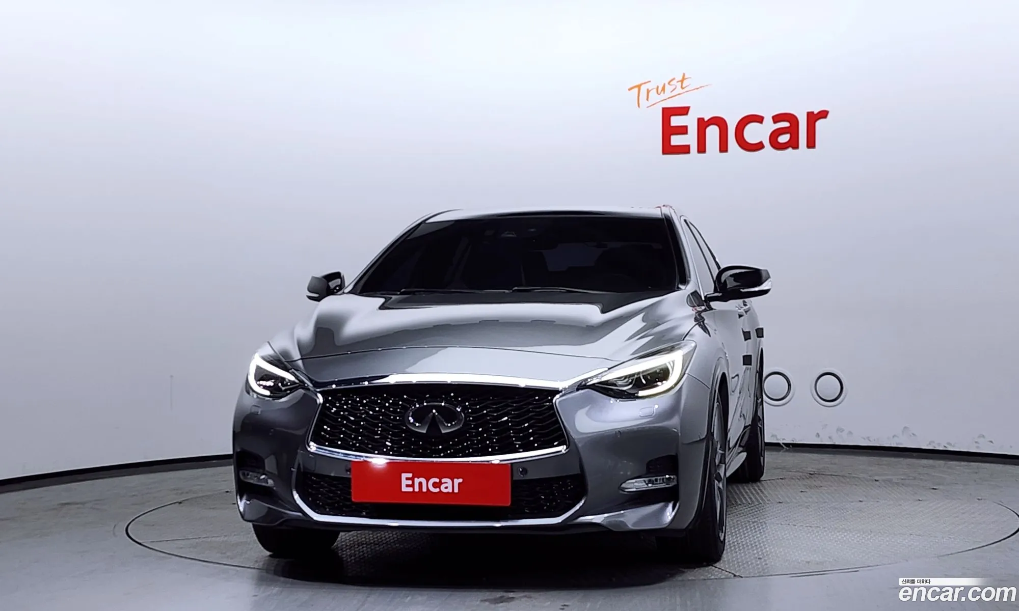 Infiniti Q30 20 Premium - фотография 3794737