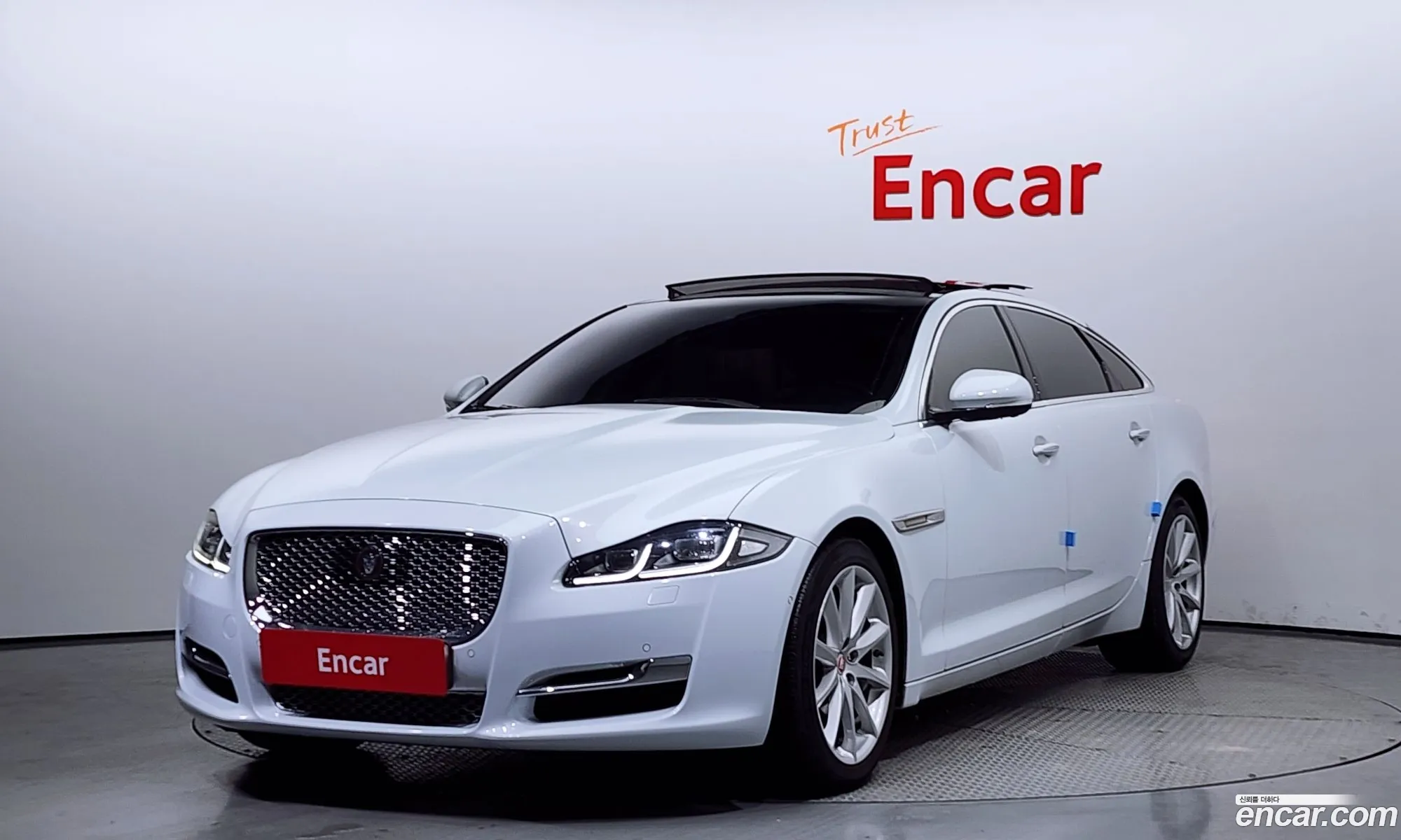 Jaguar Xj 30D Premium Luxury Lwb 2017 - фотография 3500333