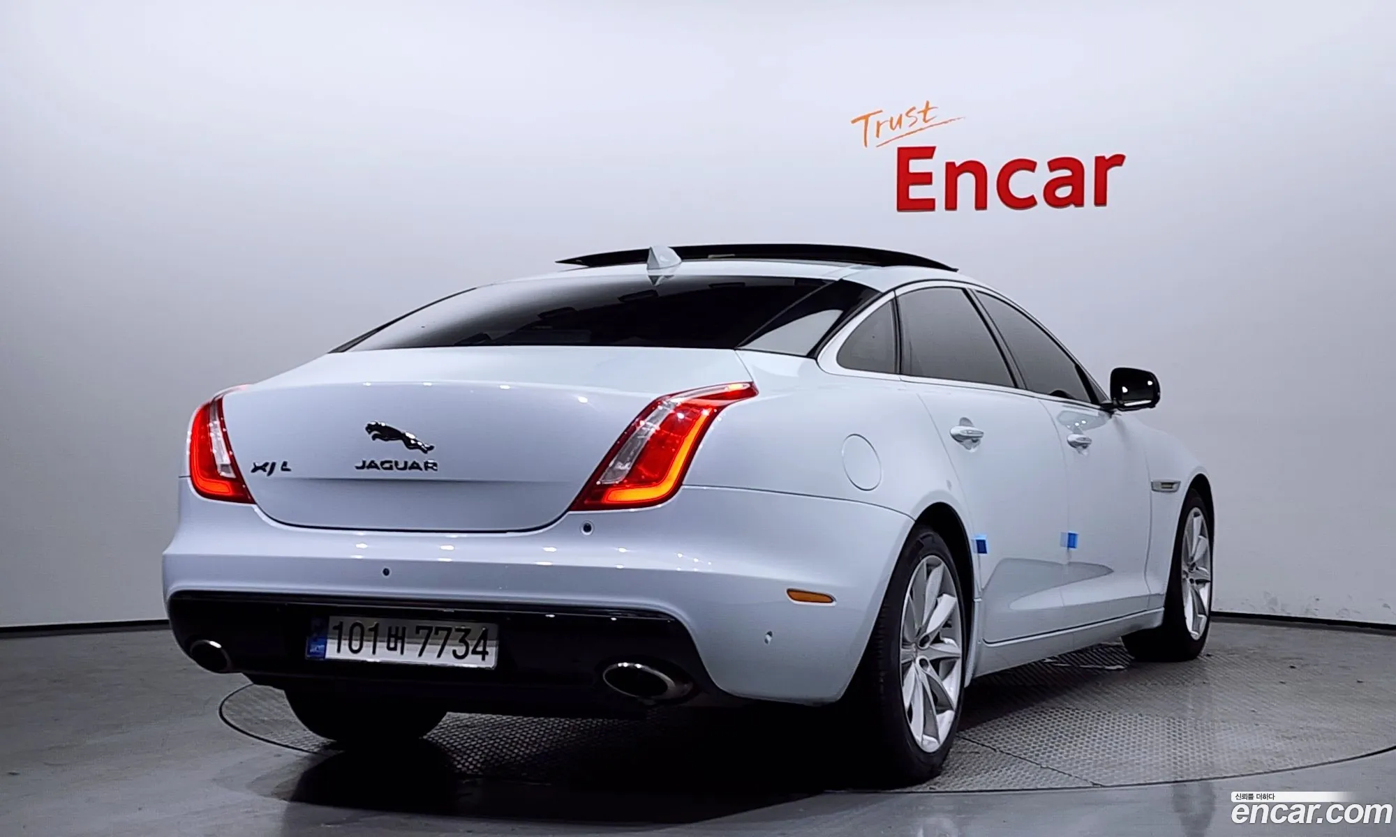 Jaguar Xj 30D Premium Luxury Lwb 2017 - фотография 3500334
