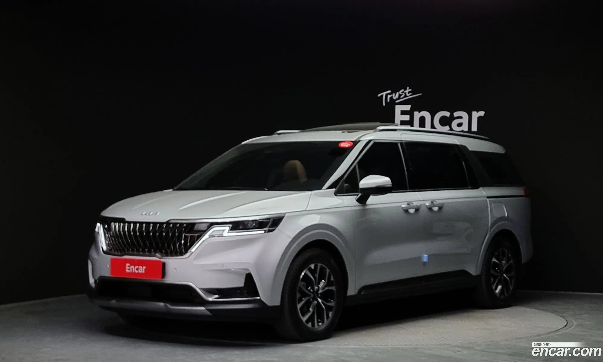 Kia Carnival Gasoline 9-Seater Signature 2023 - фотография 12546030