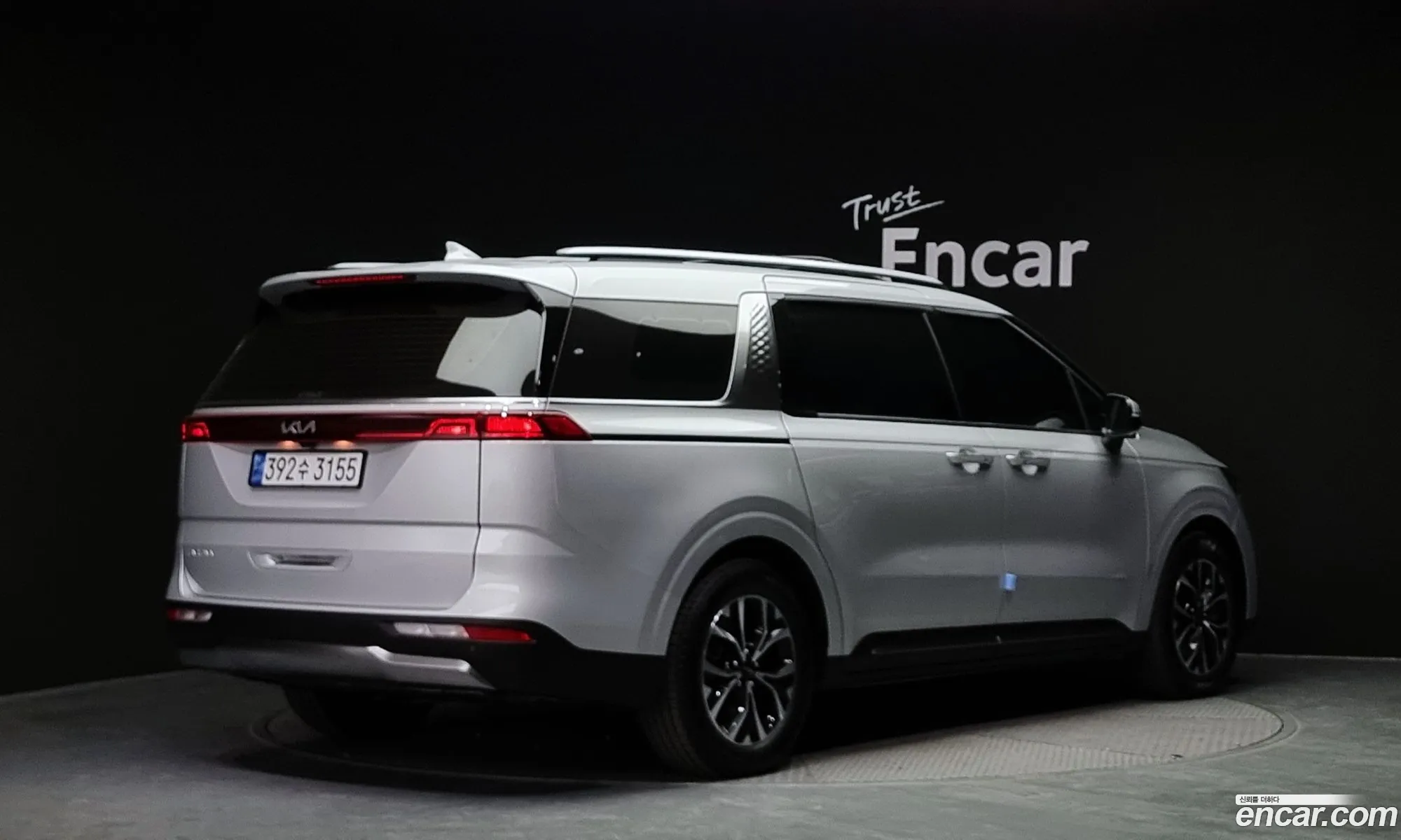Kia Carnival Gasoline 9-Seater Signature 2023 - фотография 12546031