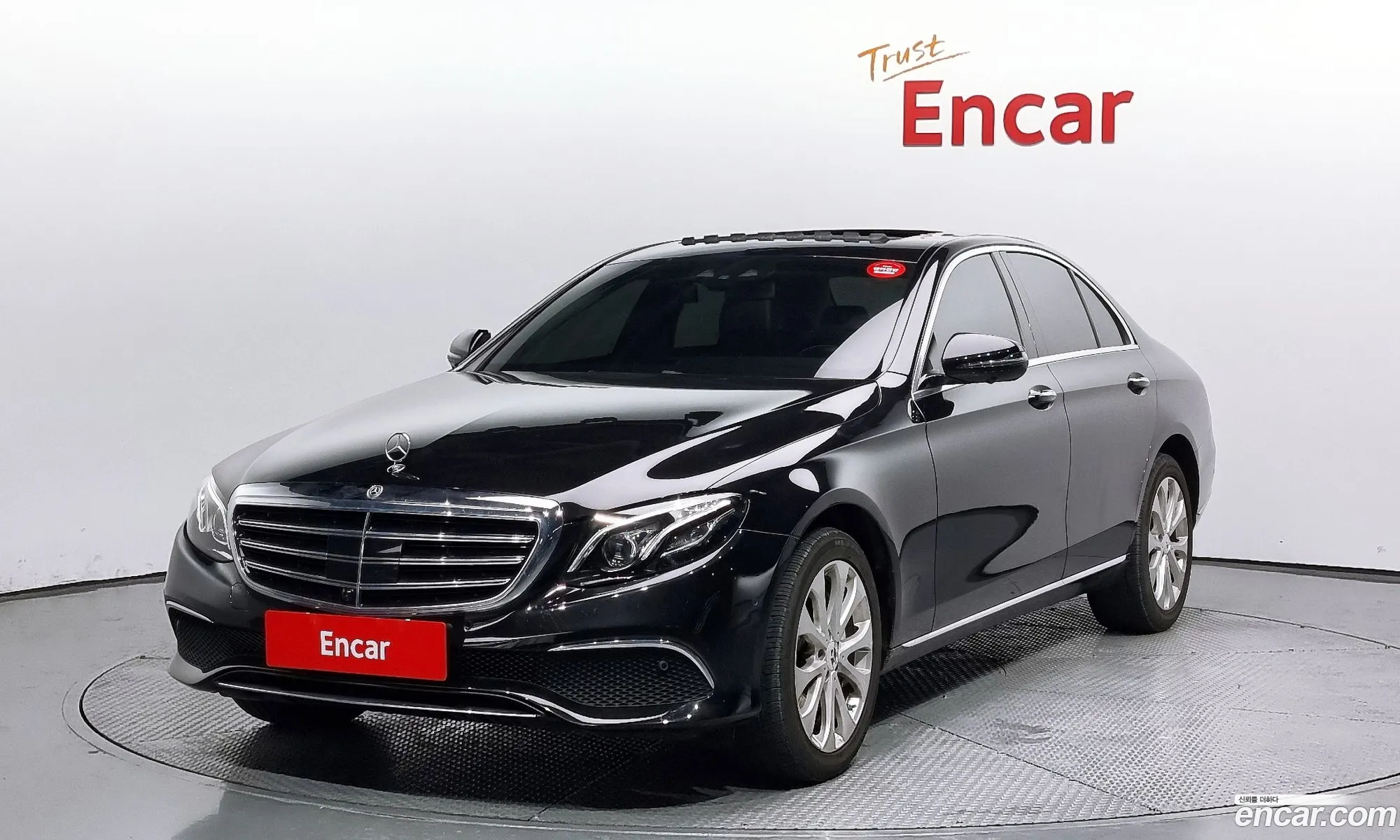 Mercedes E-Class W213 E300 4Matic Exclusive - фотография 12192982