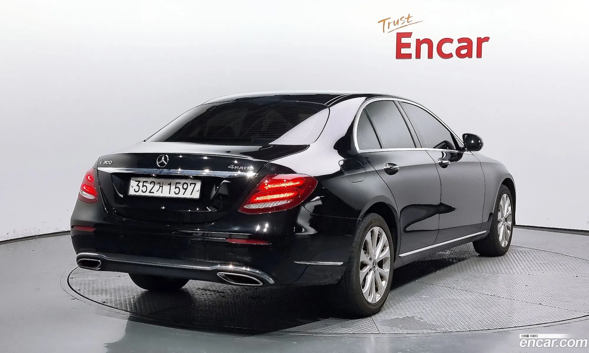 Mercedes E-Class W213 E300 4Matic Exclusive - фотография 12192983