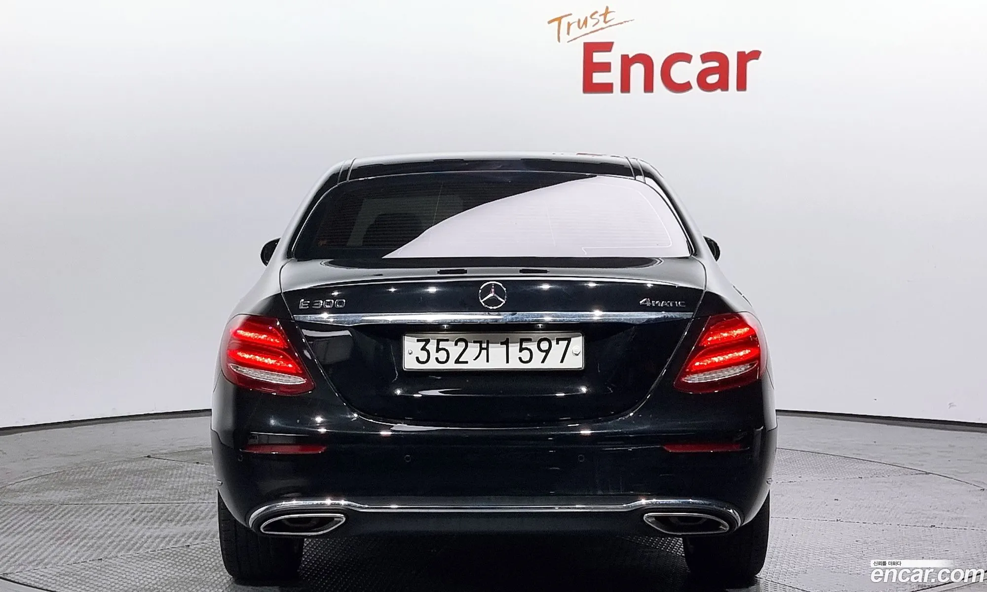 Mercedes E-Class W213 E300 4Matic Exclusive - фотография 12192985