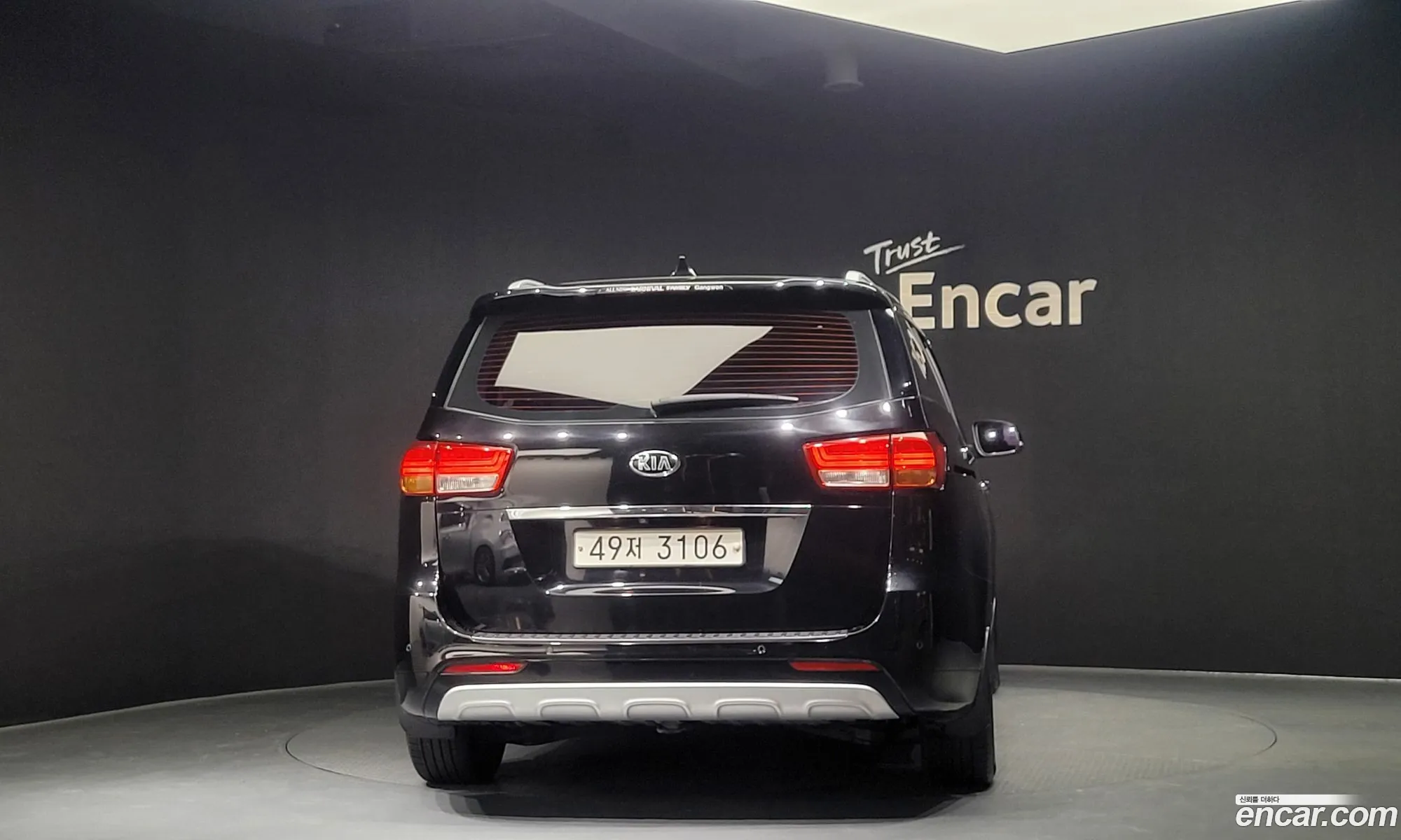 Kia Carnival 9-Seater Luxury 2015 - фотография 11230356