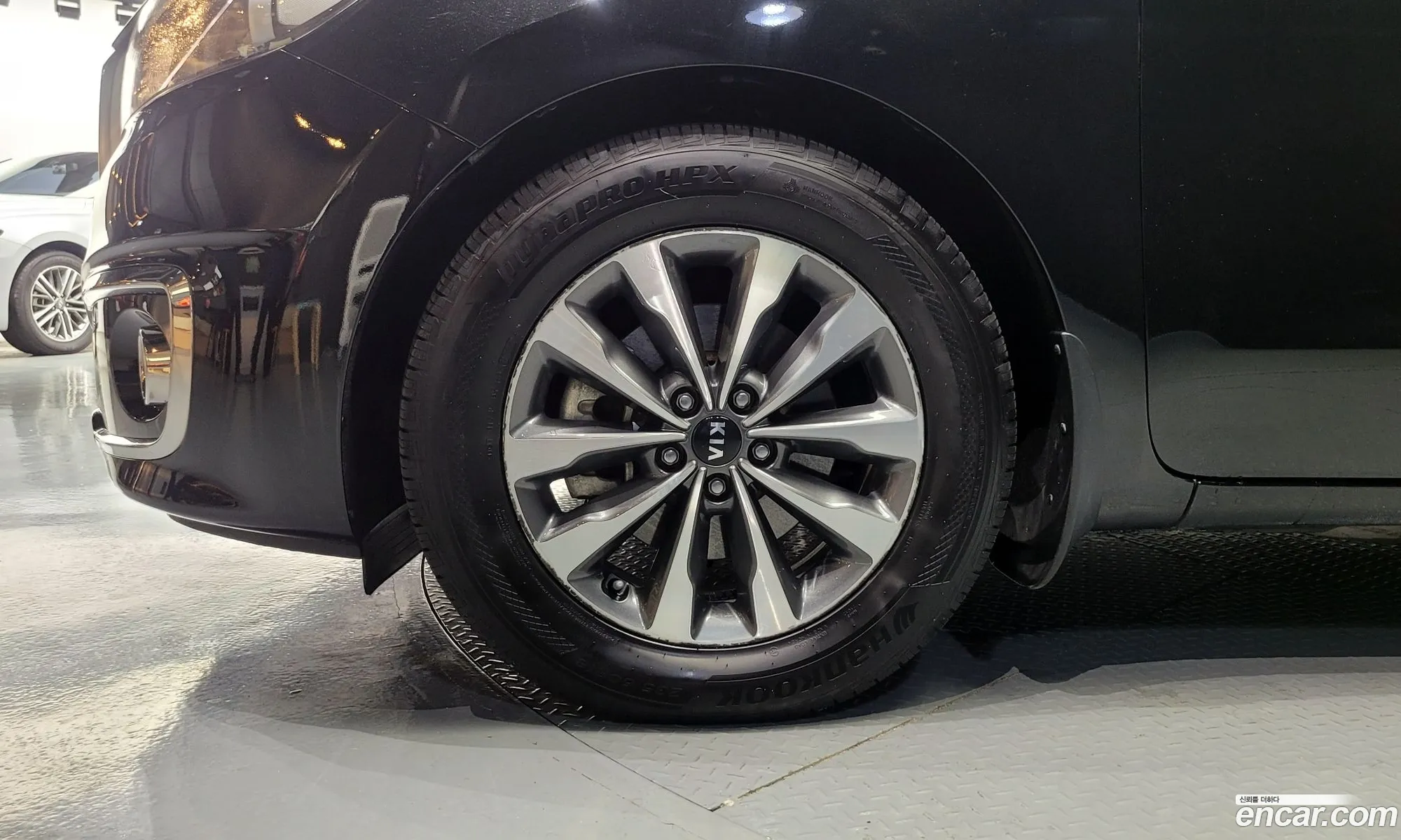 Kia Carnival 9-Seater Luxury 2015 - фотография 11230357