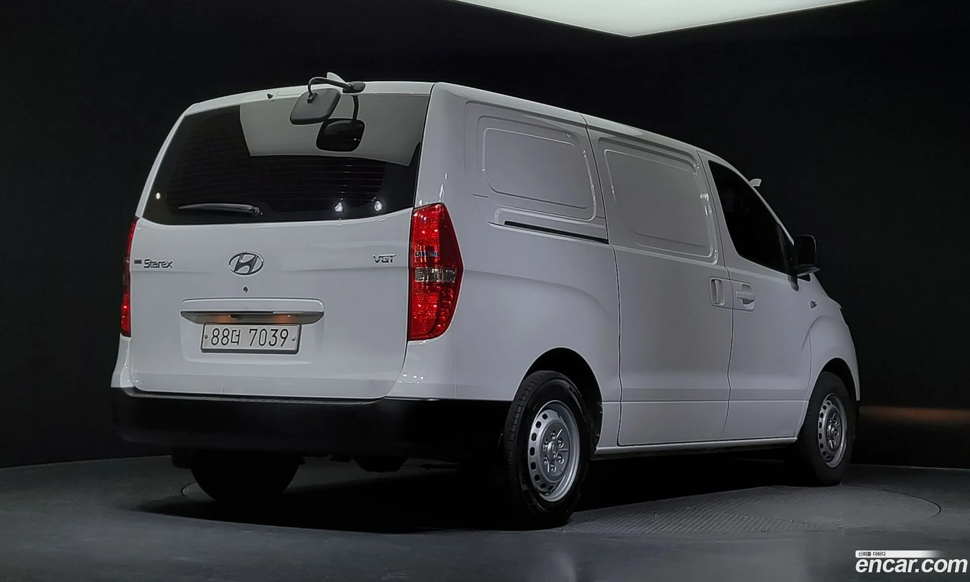 Hyundai The New Grand Starex Van 3-Seater Style - фотография 13559119