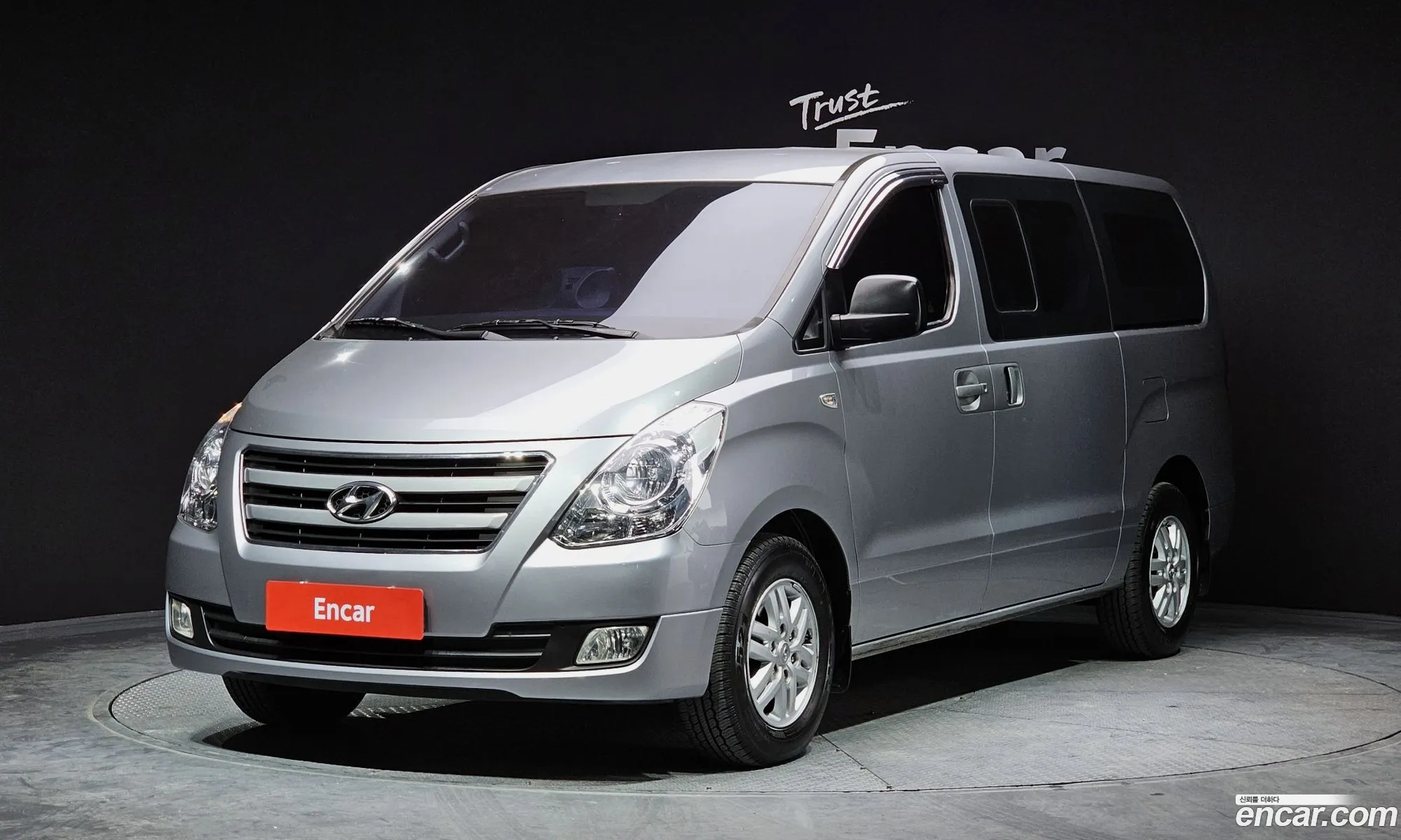 Hyundai Starex 5-Seater Van 2016 - фотография 12118933