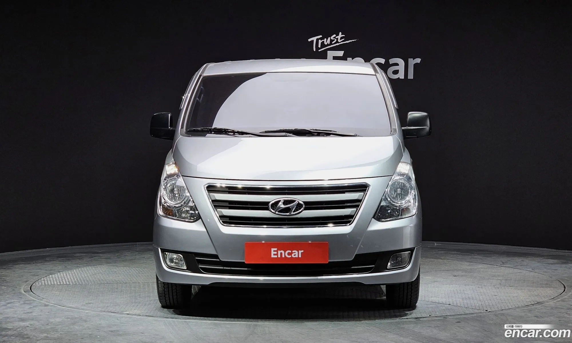 Hyundai Starex 5-Seater Van 2016 - фотография 12118935
