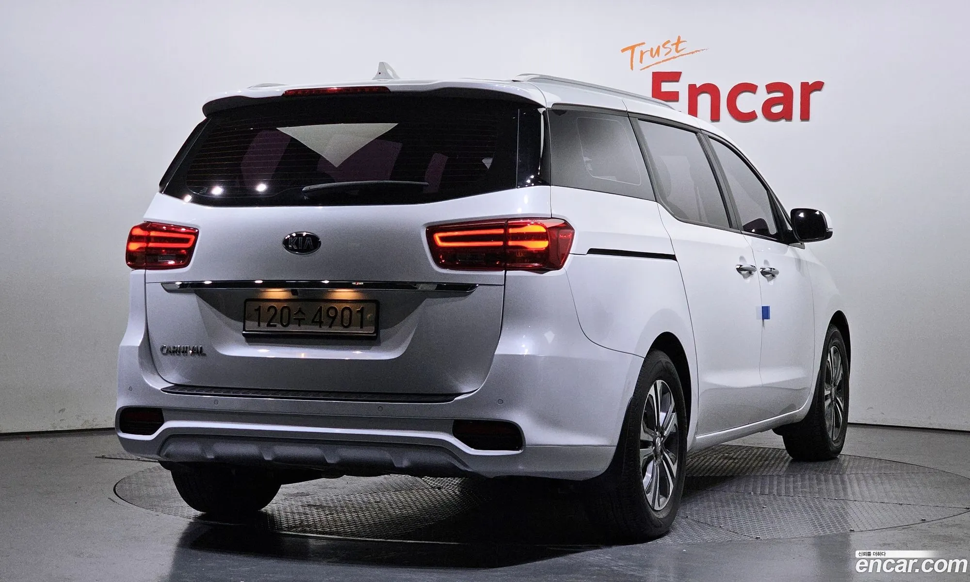 Kia Carnival Iii 9-Seater Luxury 2019 - фотография 15628199