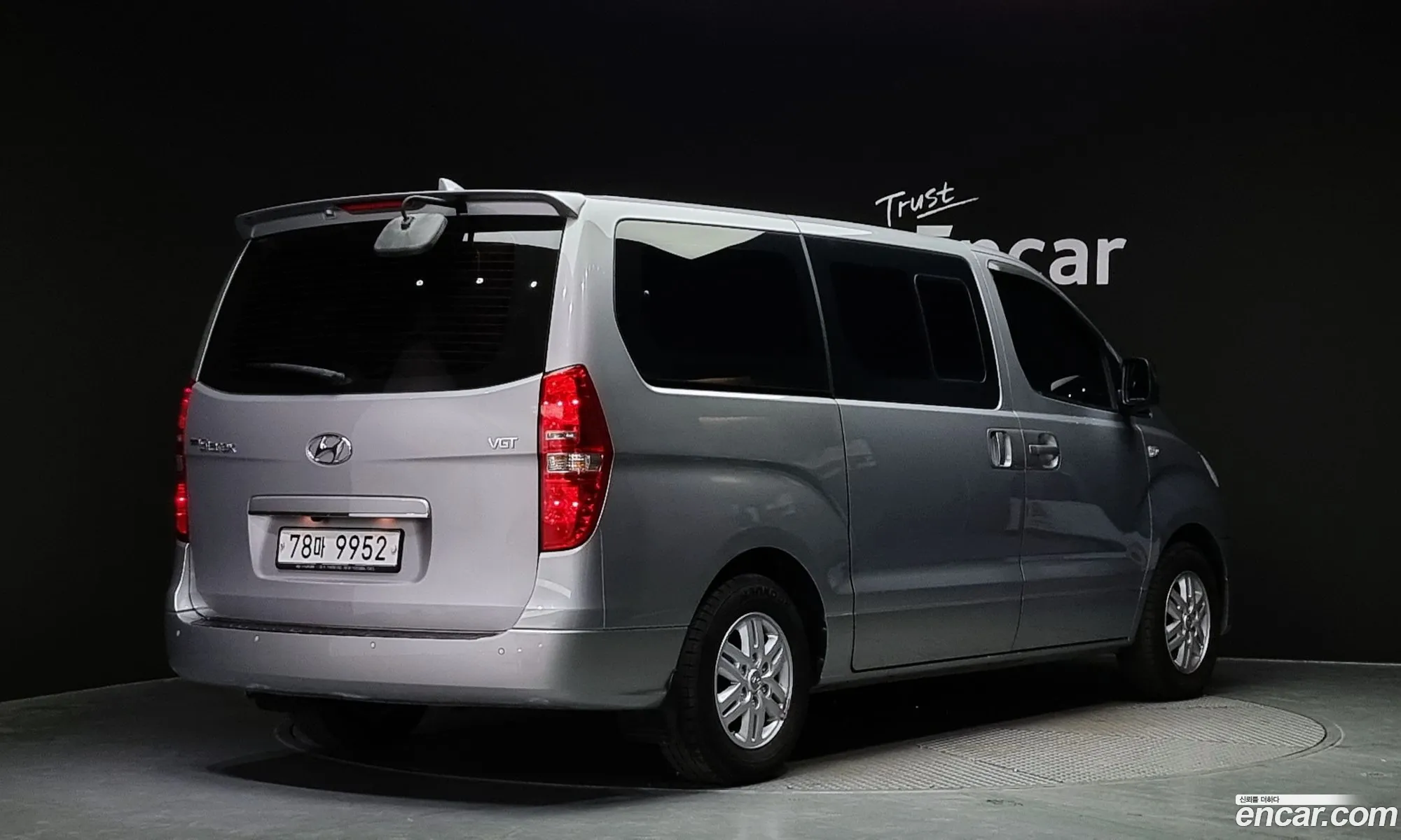 Hyundai Starex 12-Seater Wagon 2017 - фотография 18381175