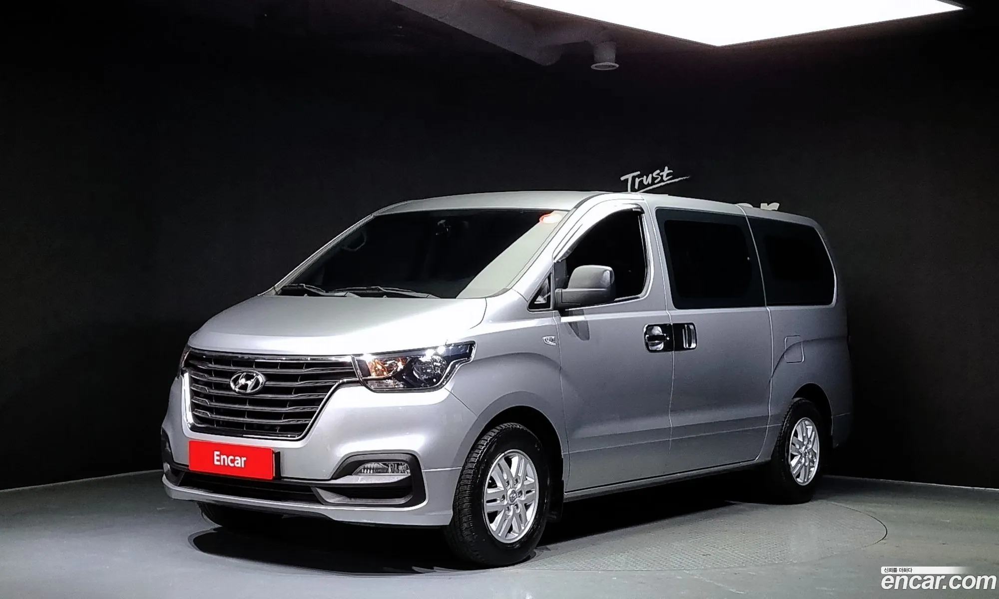 Hyundai Starex 5 Seater Van 2019 - фотография 12003219