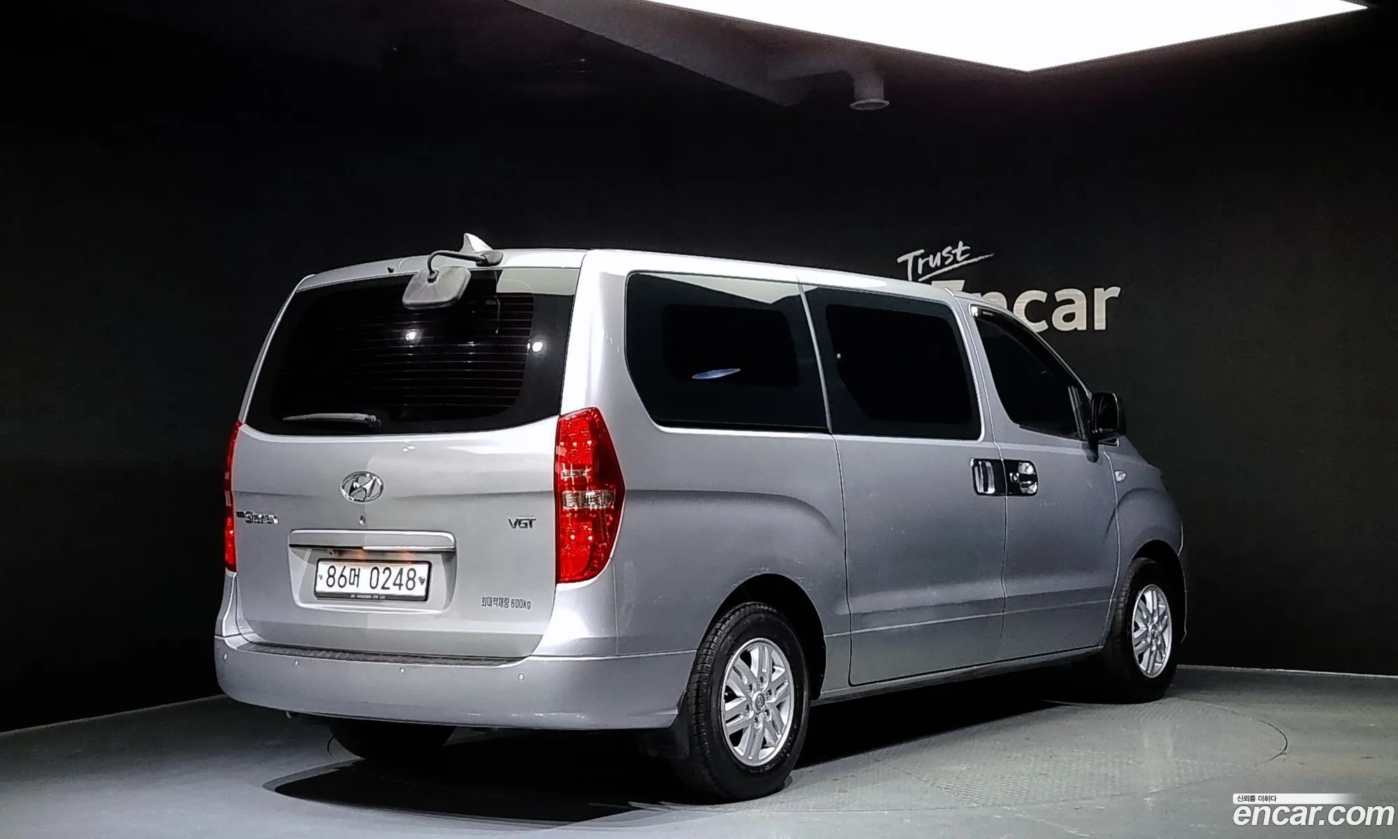 Hyundai Starex 5 Seater Van 2019 - фотография 12003220
