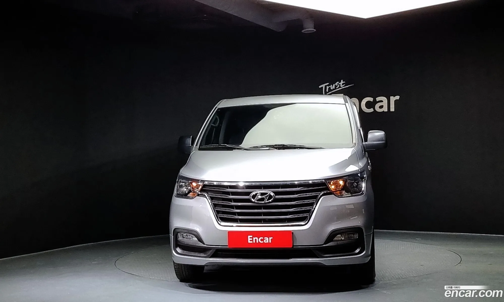 Hyundai Starex 5 Seater Van 2019 - фотография 12003221