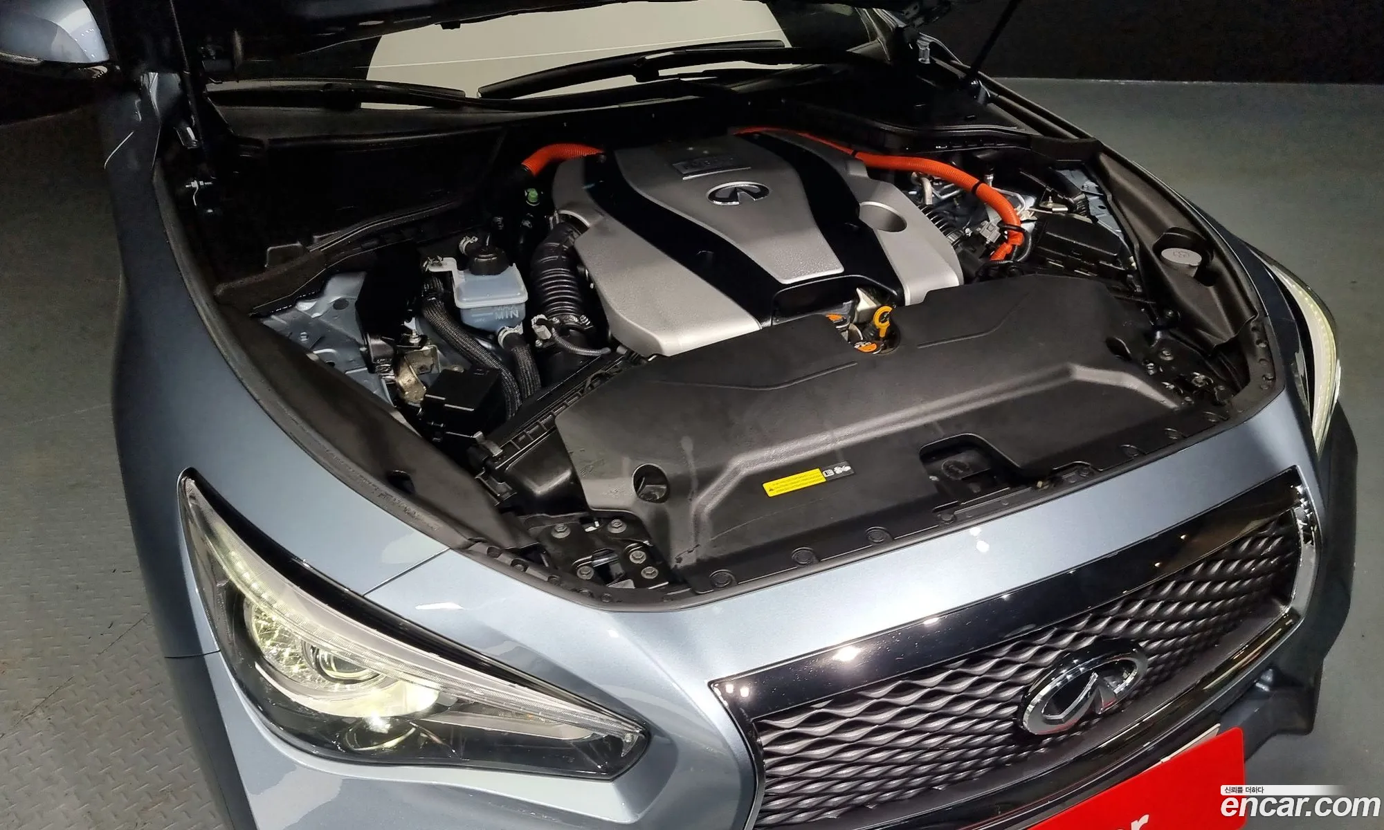 Infiniti Q50 35 Hybrid Essence 2016 - фотография 3801039