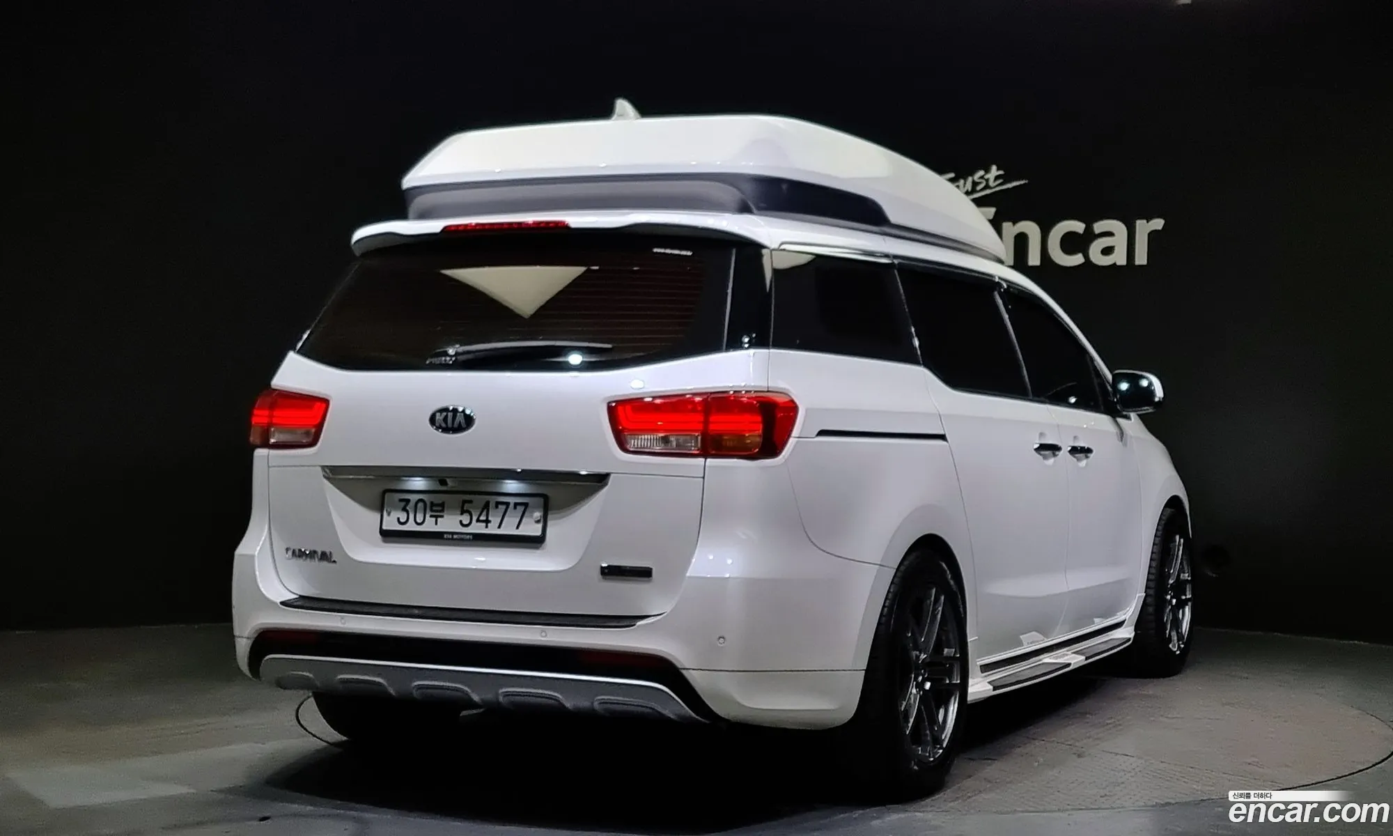 Kia Carnival 9-Seater High Limousine 2018 - фотография 11216261
