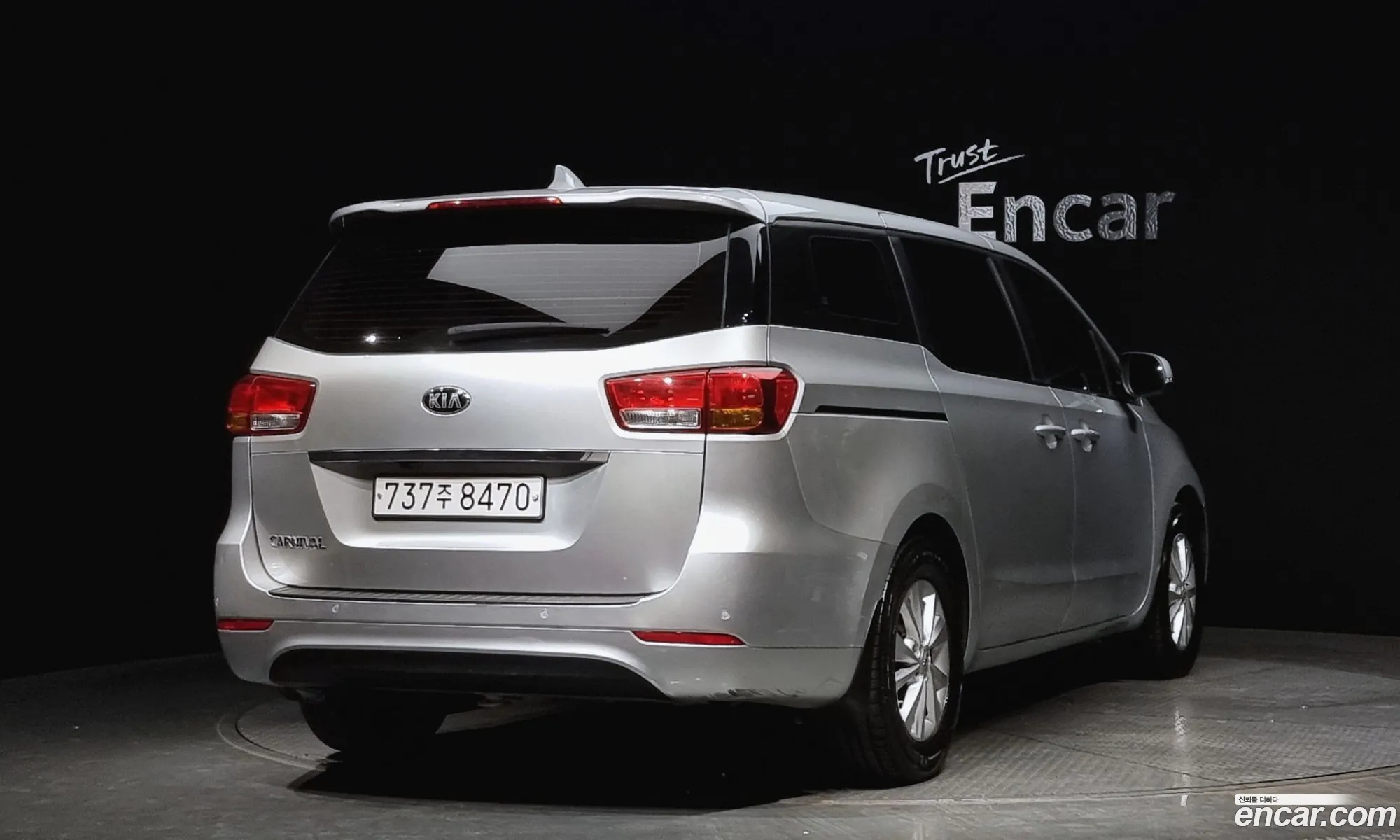 Kia Carnival 11-Seater Deluxe 2017 - фотография 15906235