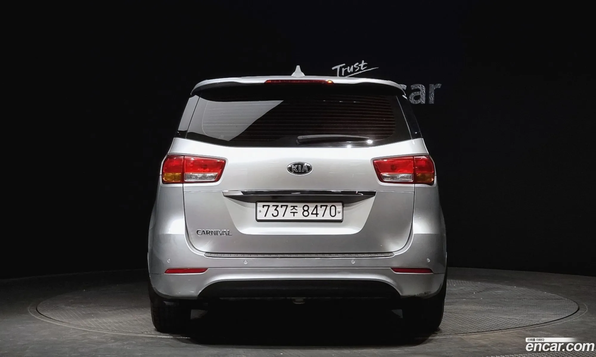 Kia Carnival 11-Seater Deluxe 2017 - фотография 15906237