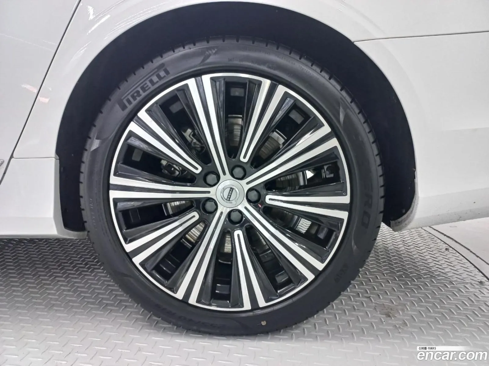 Volvo S90 B5 Ultimate Bright 2023 - фотография 6528534