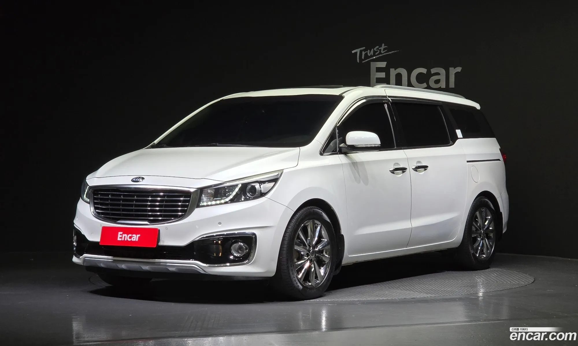 Kia Carnival 9-Seater Noblesse 2017 - фотография 12284335