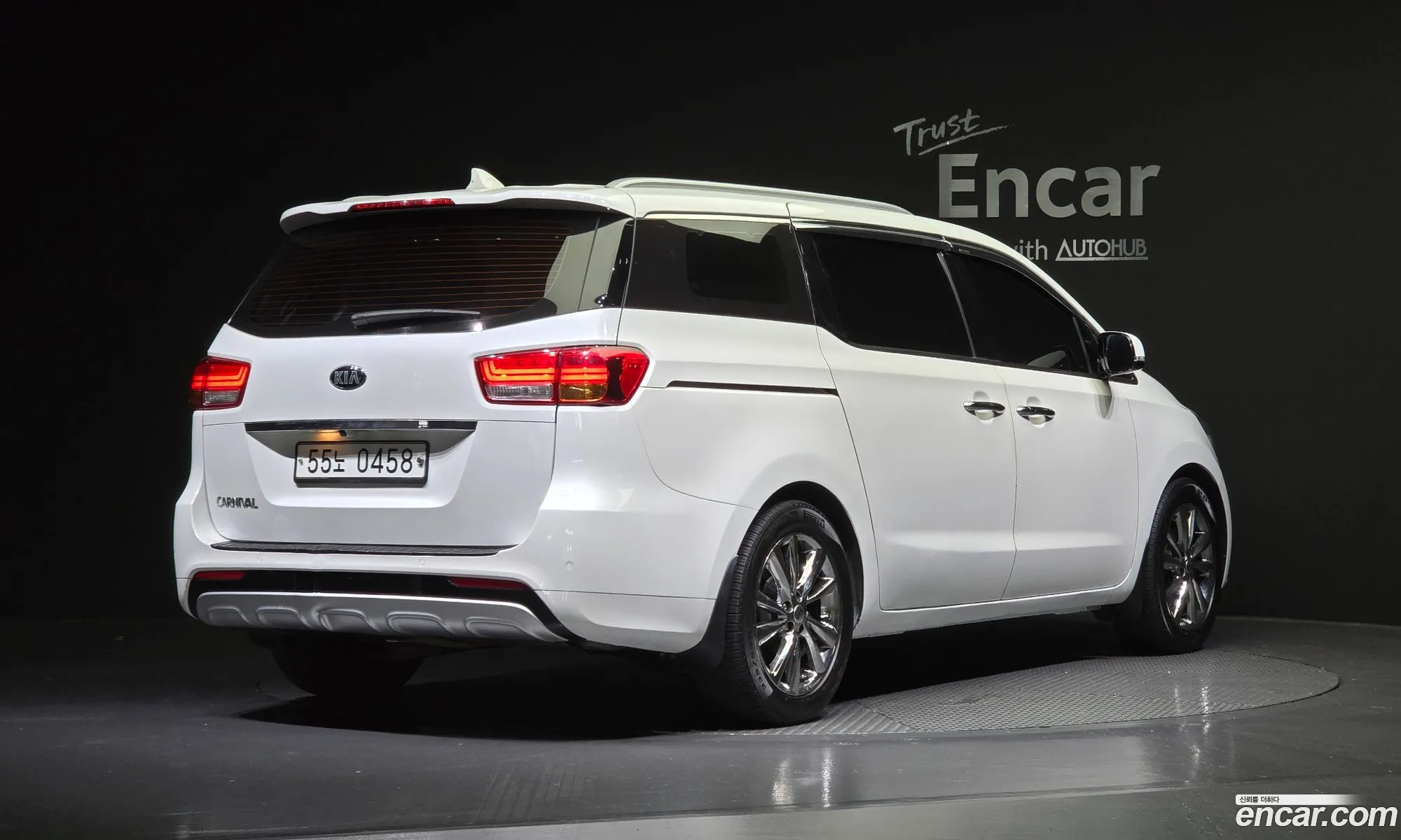 Kia Carnival 9-Seater Noblesse 2017 - фотография 12284336