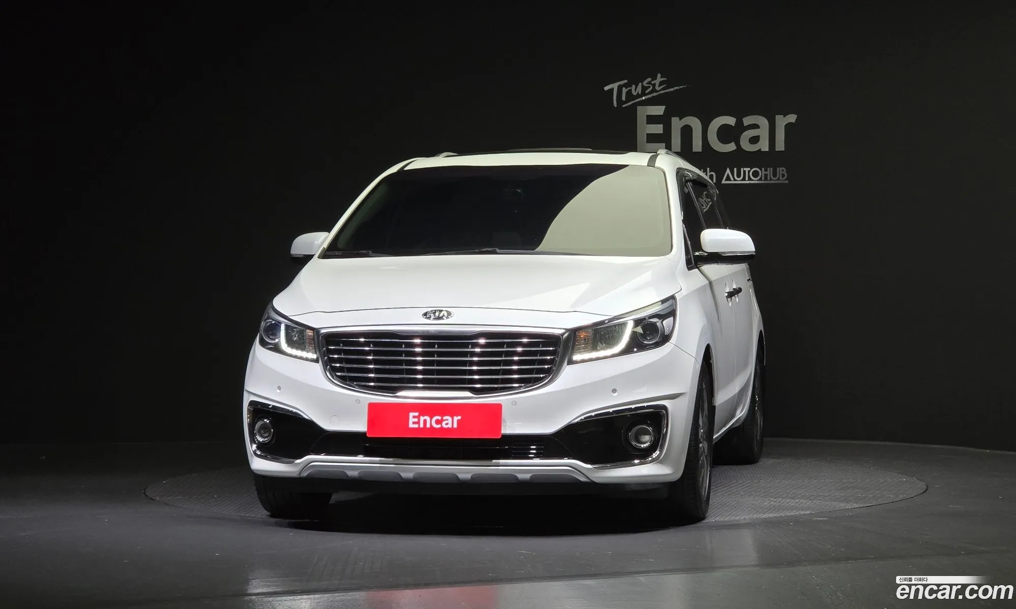 Kia Carnival 9-Seater Noblesse 2017 - фотография 12284337