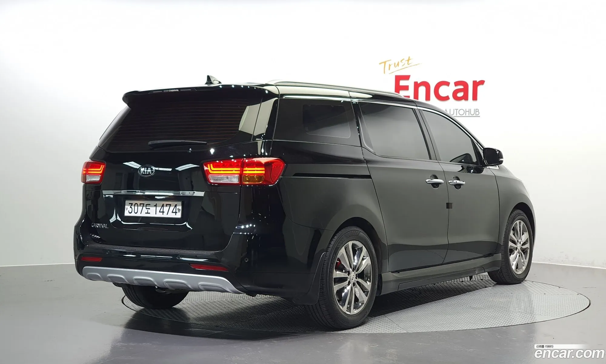 Kia Carnival 9-Seater Noblesse 2017 - фотография 15983516