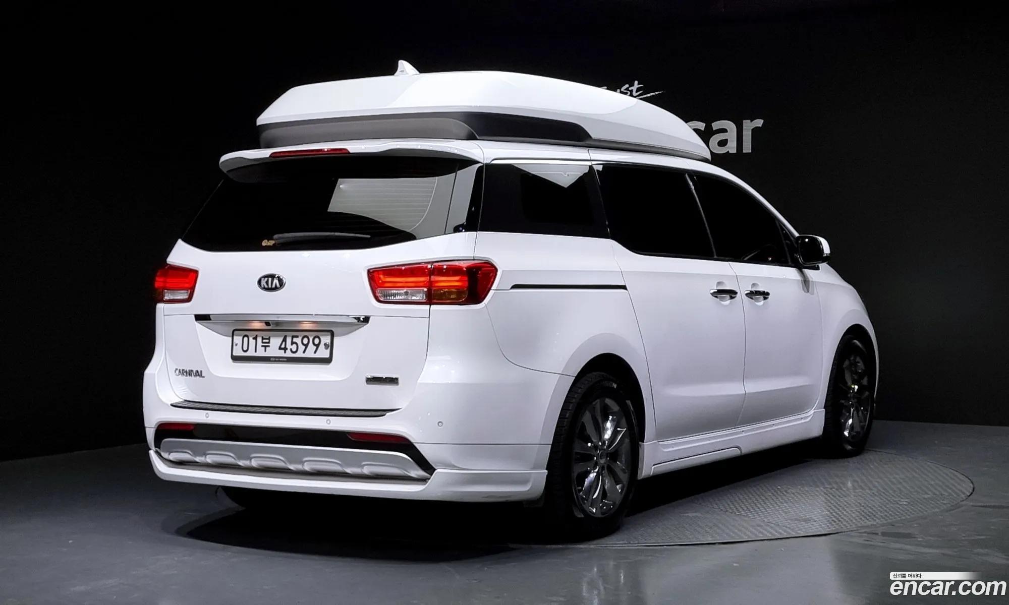 Kia Carnival 9-Seater High Limousine 2018 - фотография 14129880