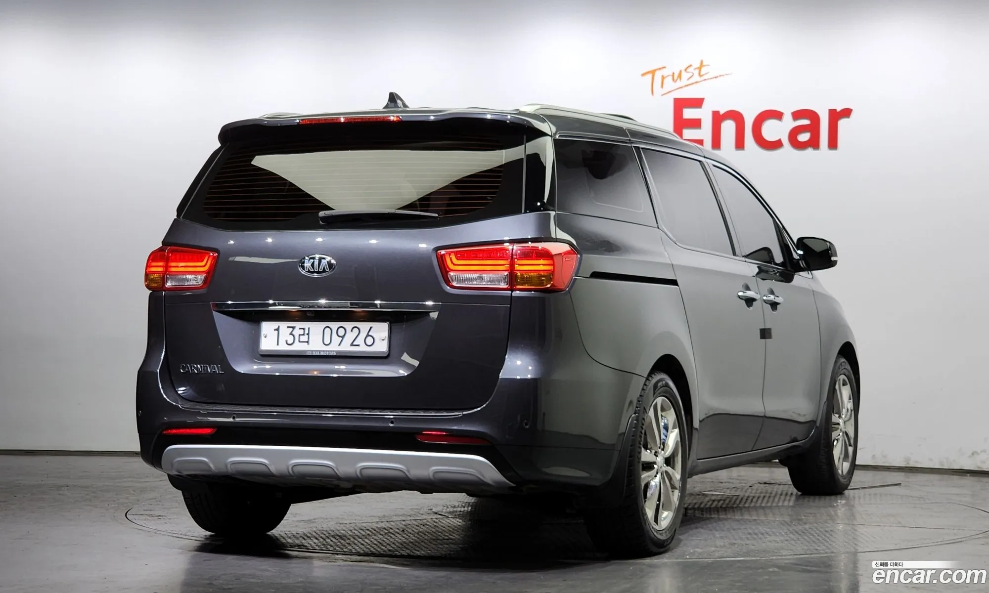 Kia Carnival 9-Seater Prestige 2016 - фотография 11302477
