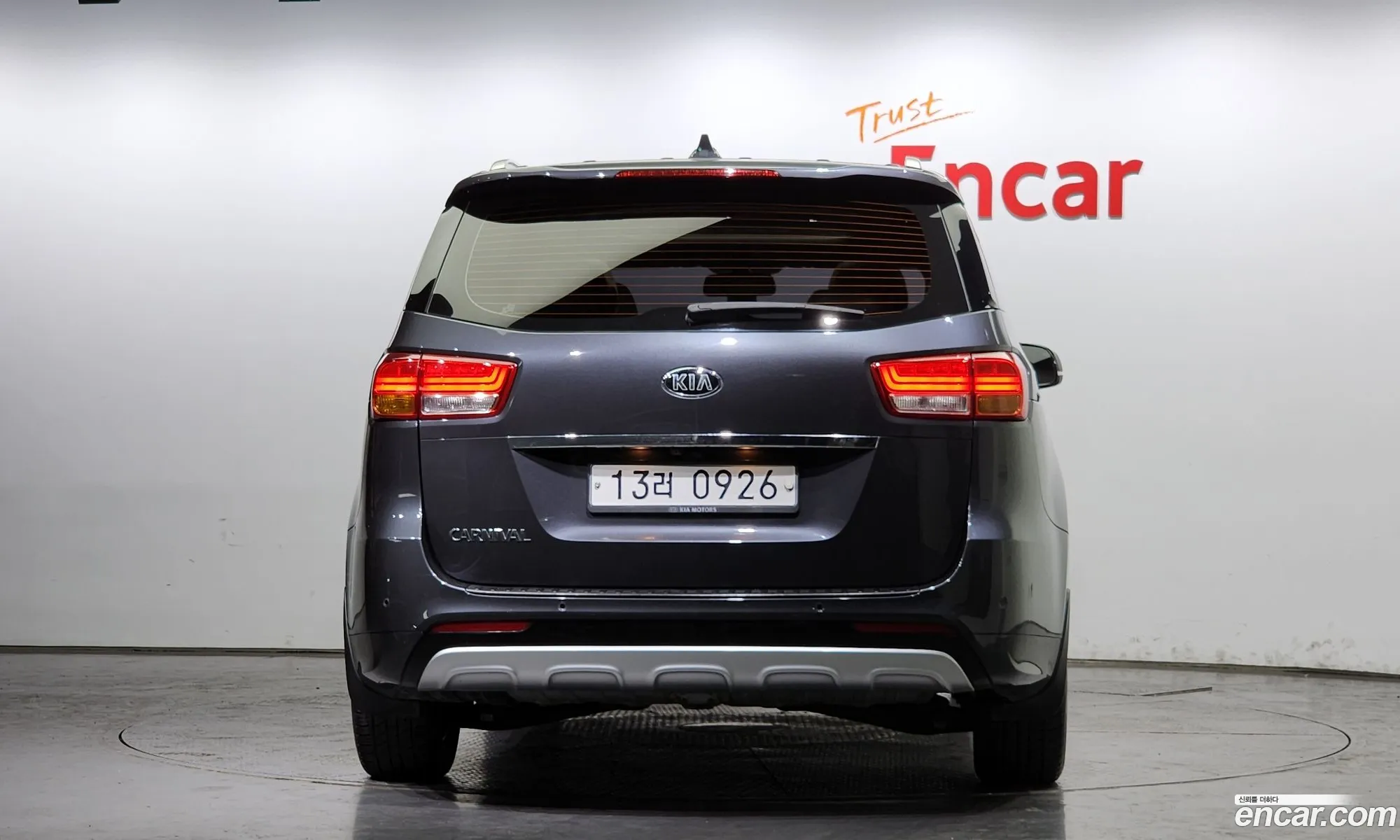 Kia Carnival 9-Seater Prestige 2016 - фотография 11302479