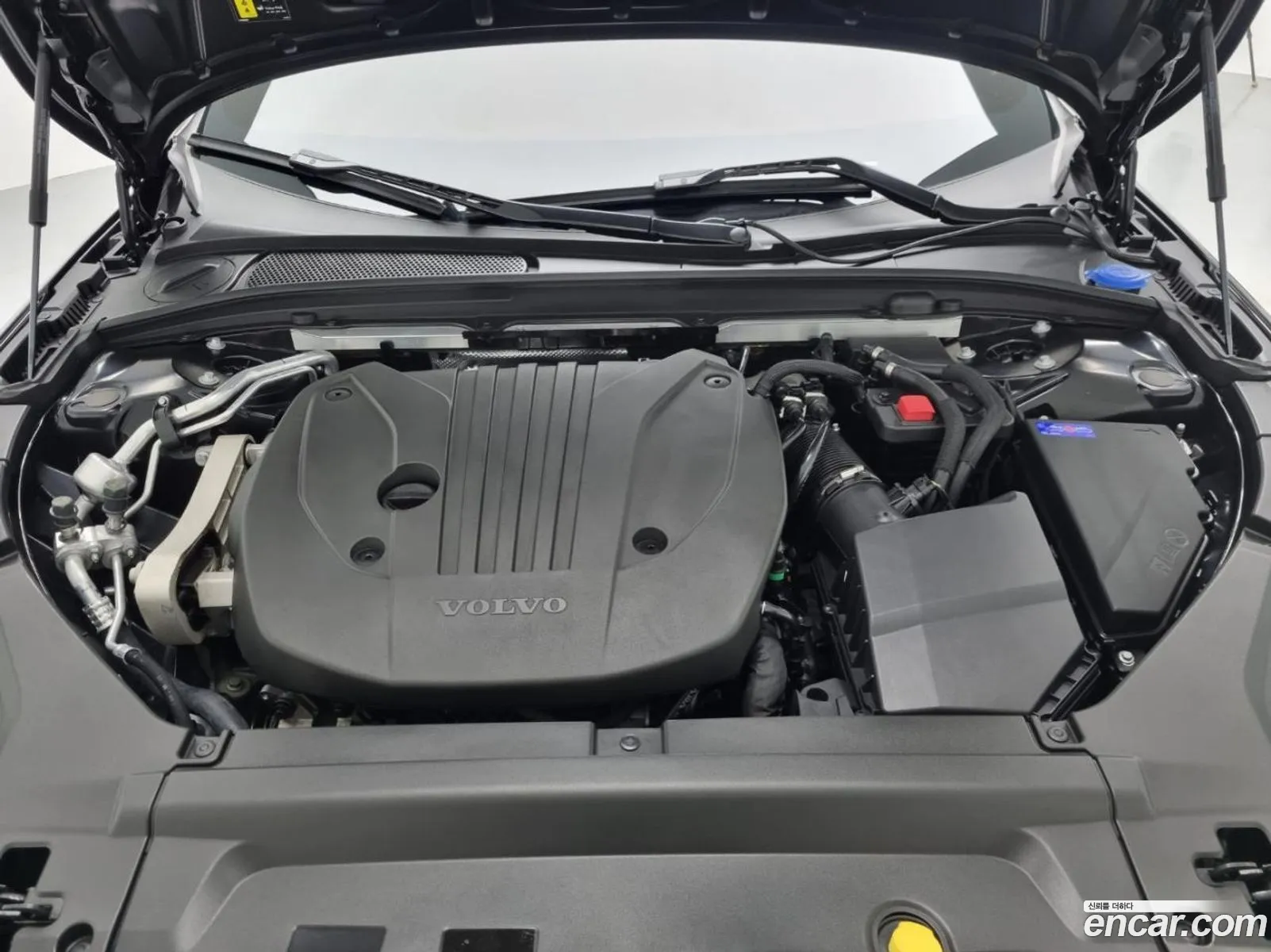 Volvo V90 B5 Ultimate Awd 2023 - фотография 14715727