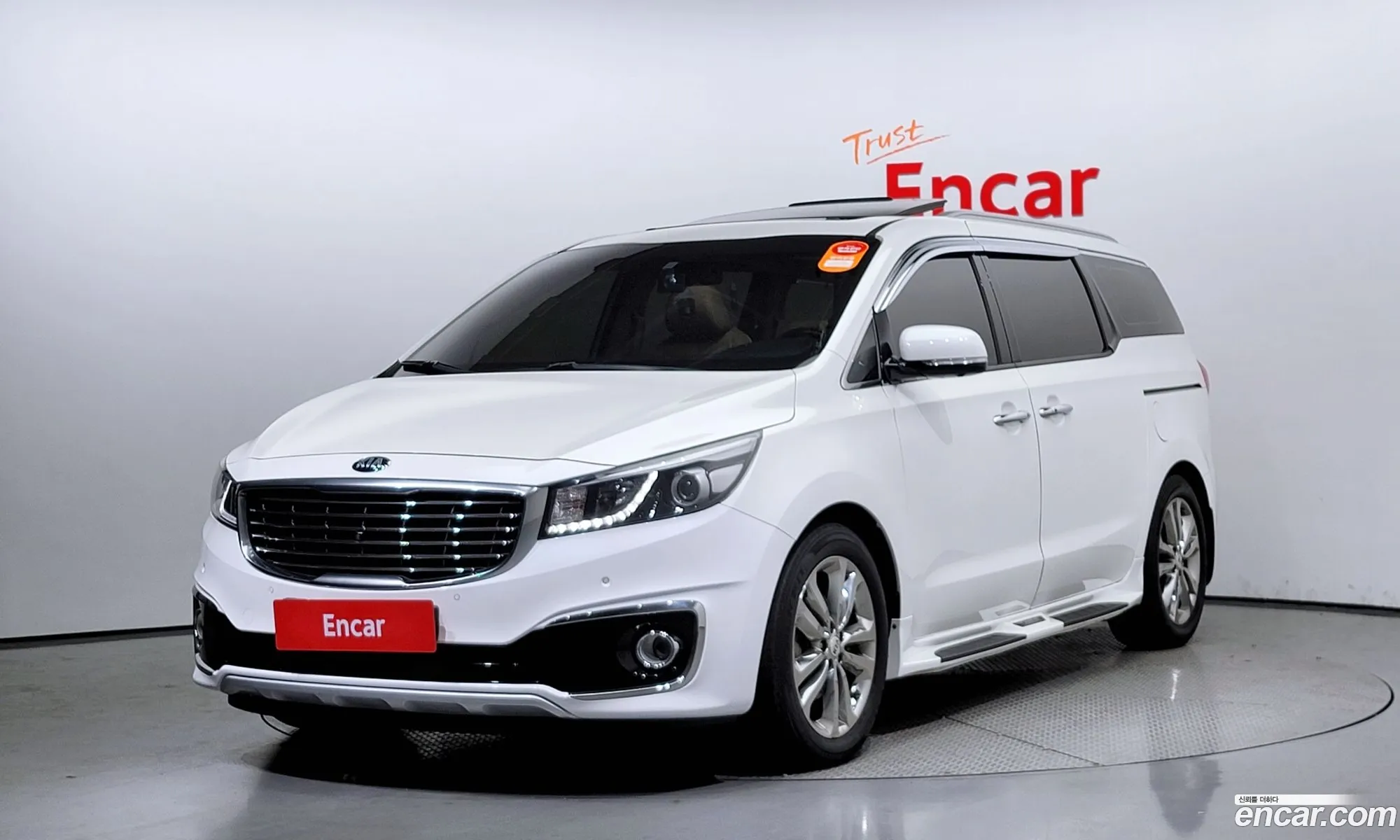 Kia Carnival 9-Seater Noblesse 2016 - фотография 19822220