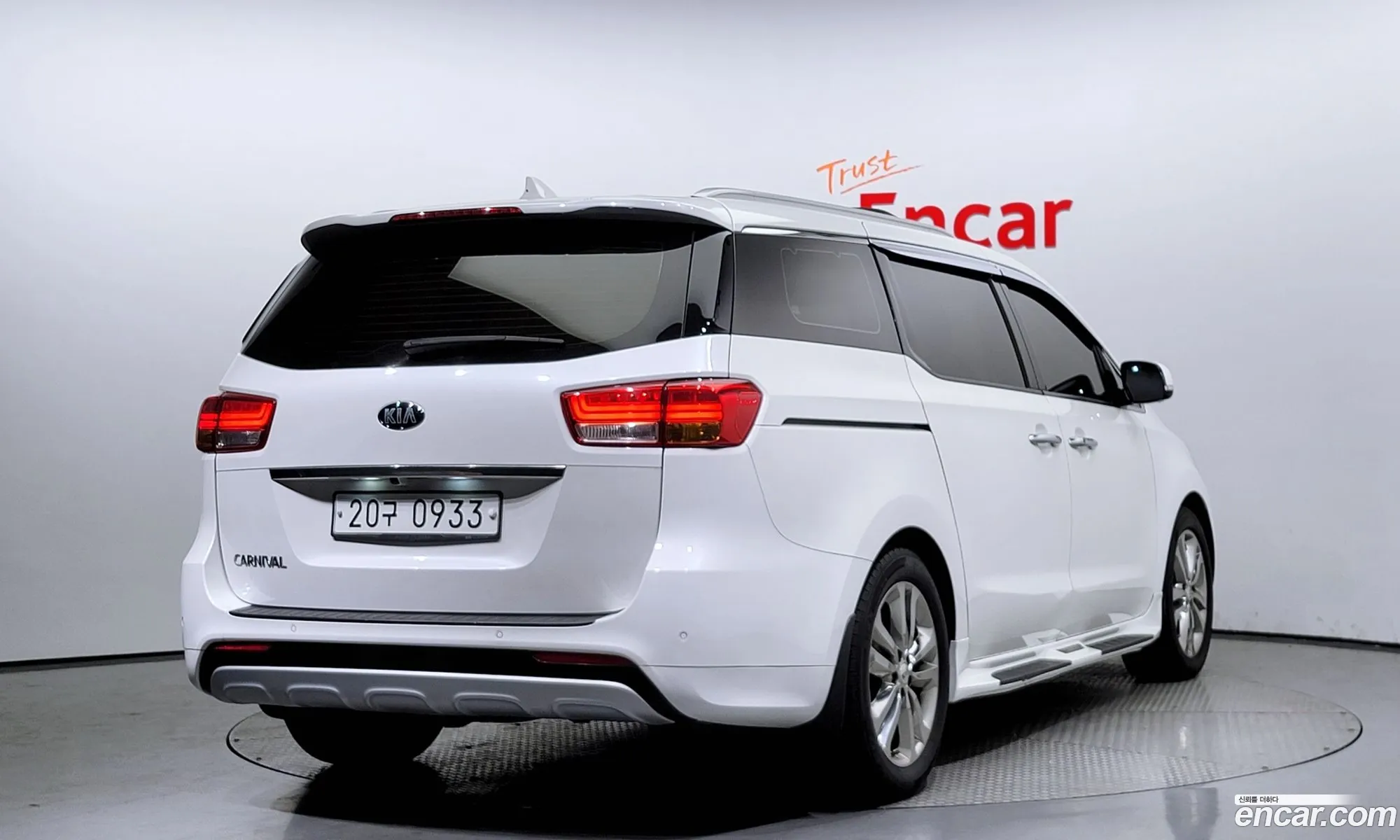 Kia Carnival 9-Seater Noblesse 2016 - фотография 19822221