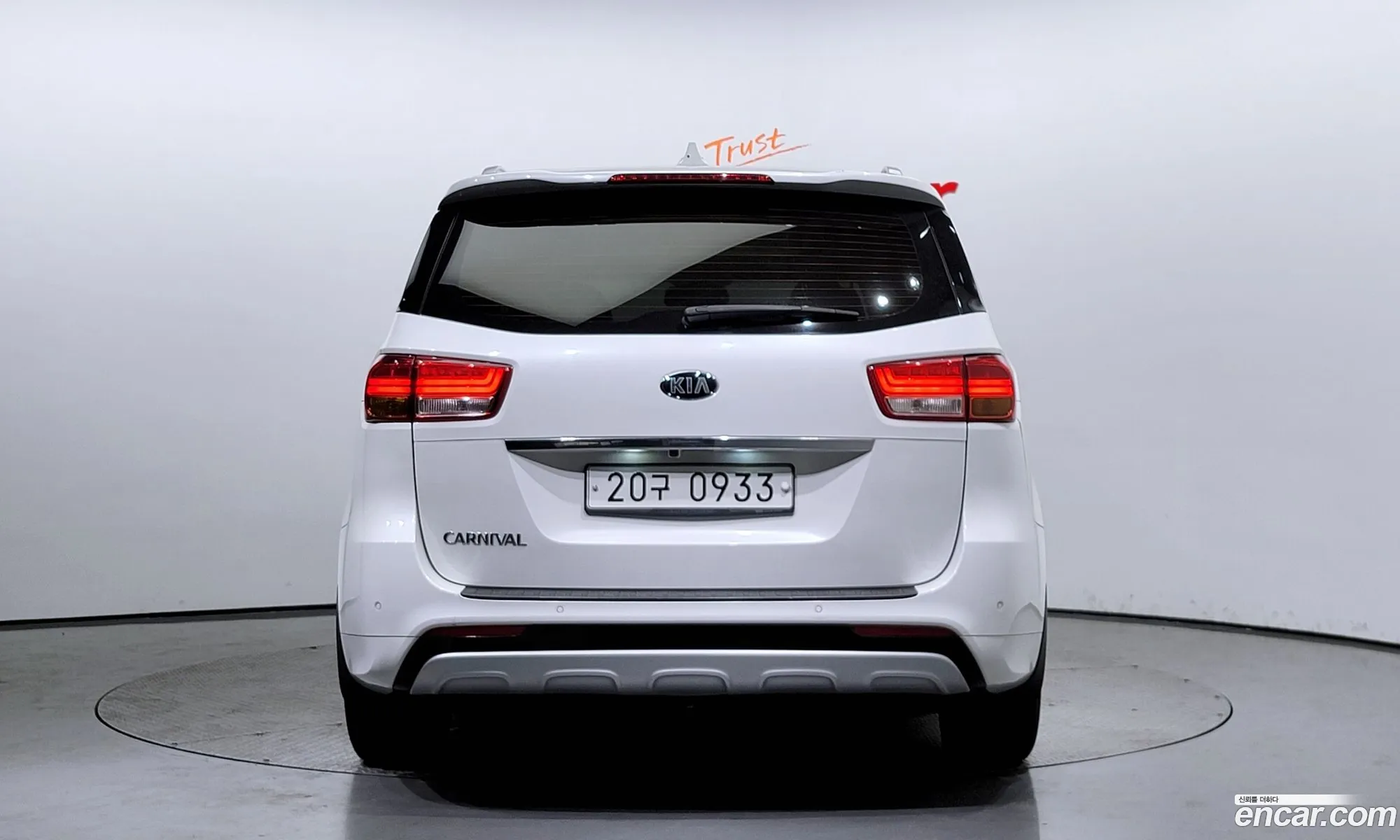 Kia Carnival 9-Seater Noblesse 2016 - фотография 19822223