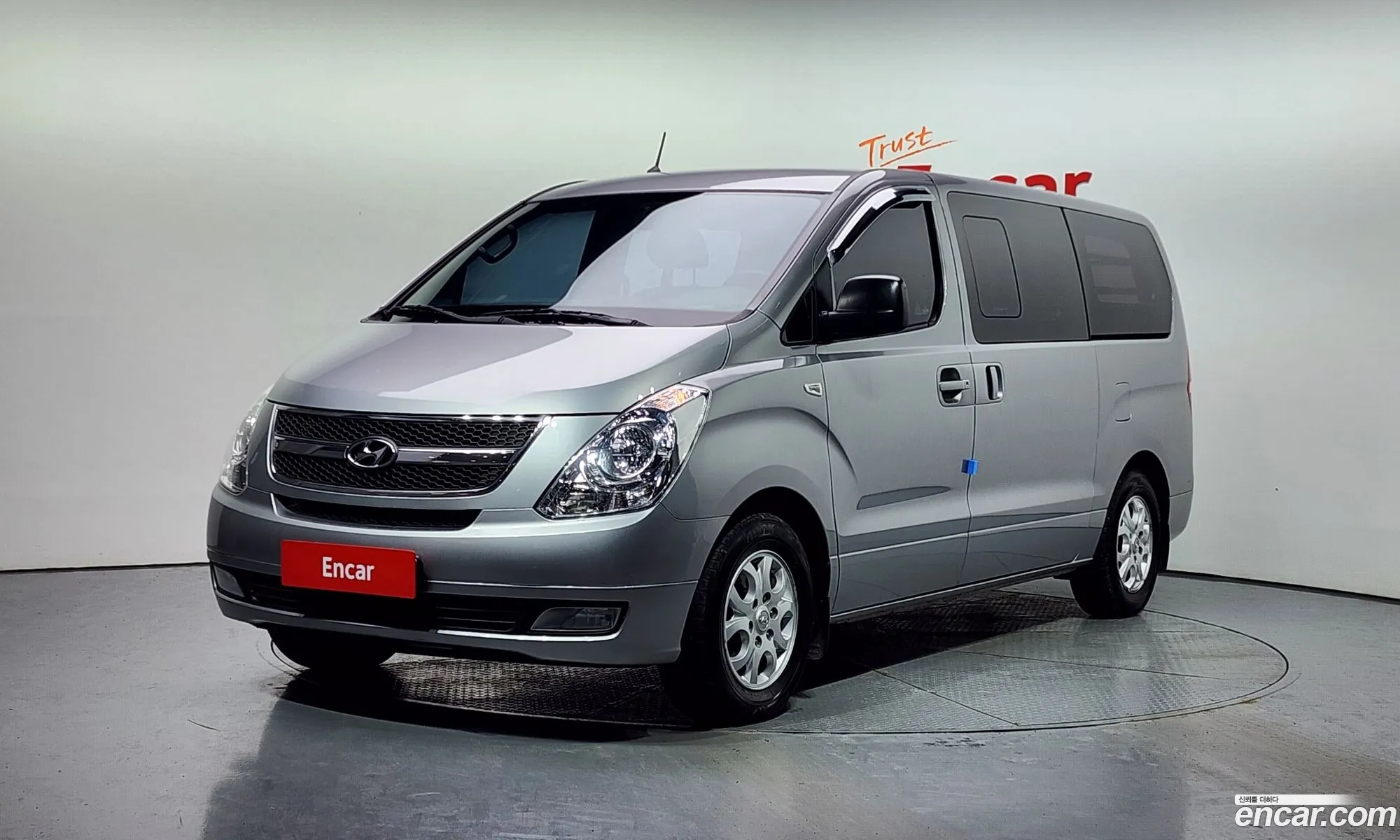 Hyundai Starex 5-Seater Van 2012 - фотография 12824272