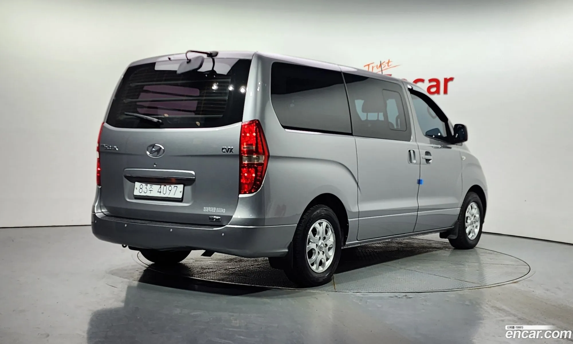 Hyundai Starex 5-Seater Van 2012 - фотография 12824273