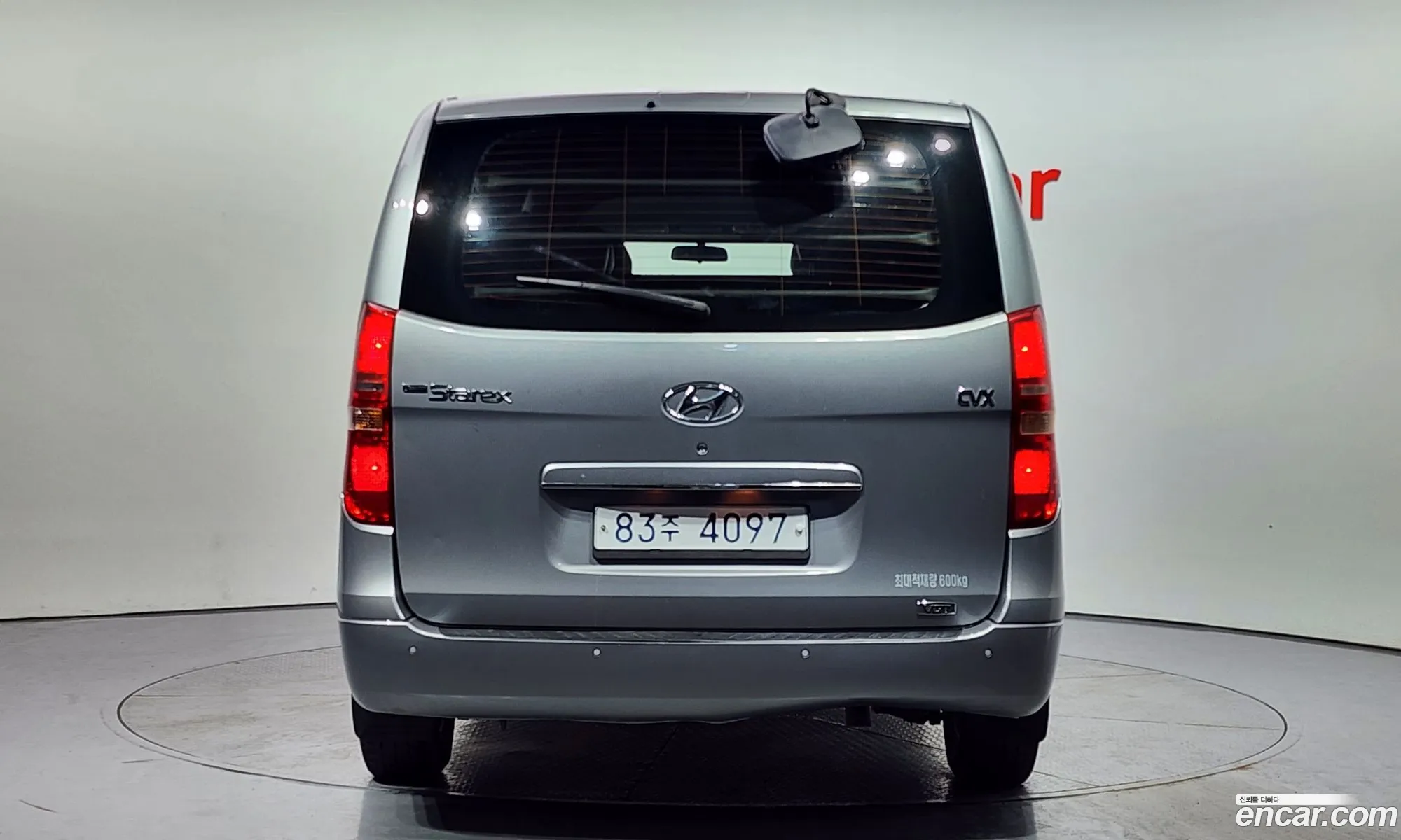 Hyundai Starex 5-Seater Van 2012 - фотография 12824275