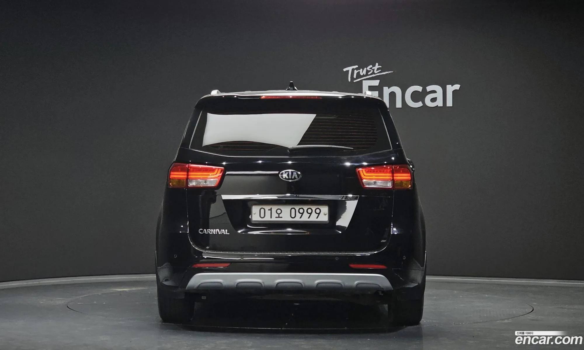 Kia Carnival 9-Seater Prestige 2016 - фотография 12550952