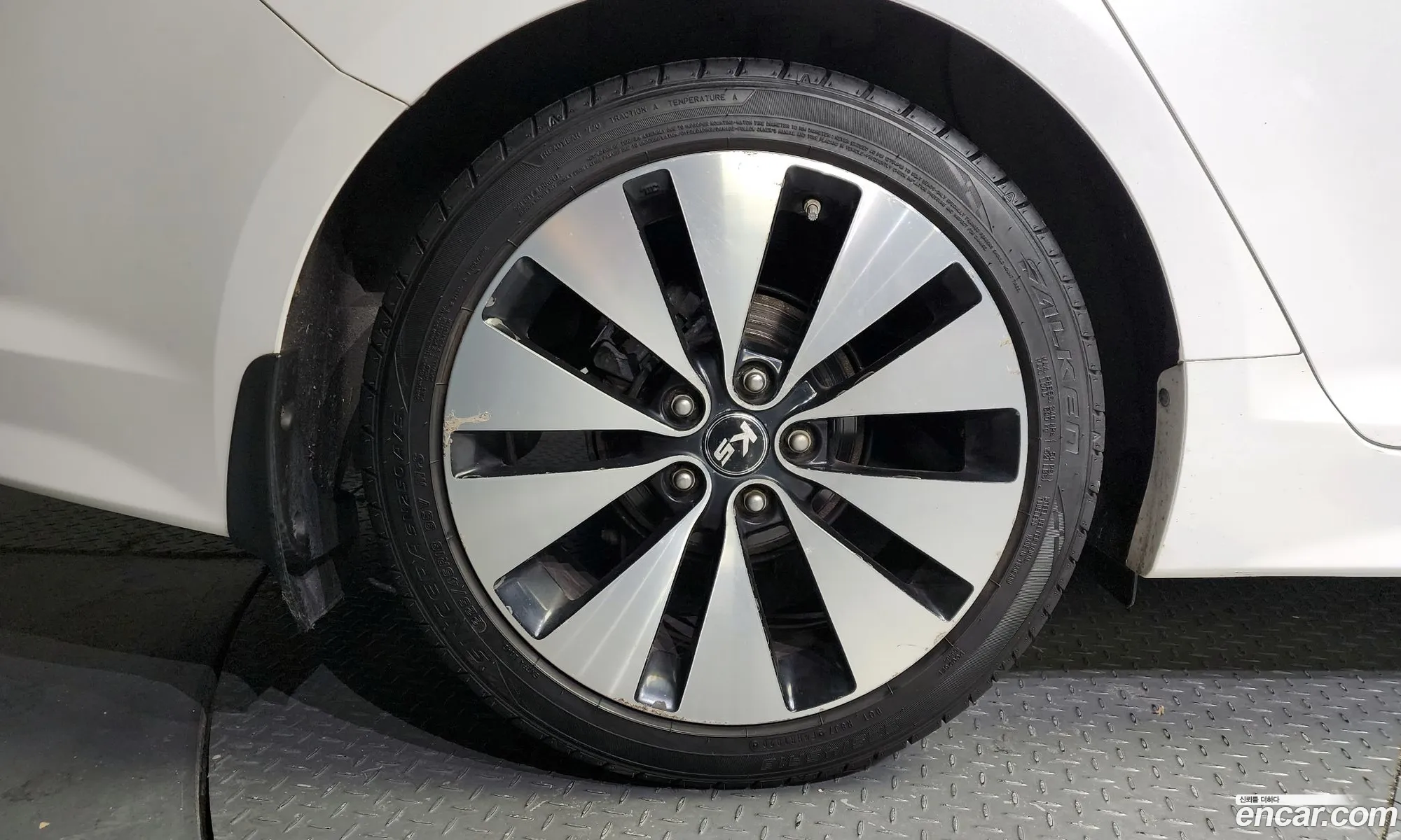 Kia K5 I 20 Prestige 2011 - фотография 11812838