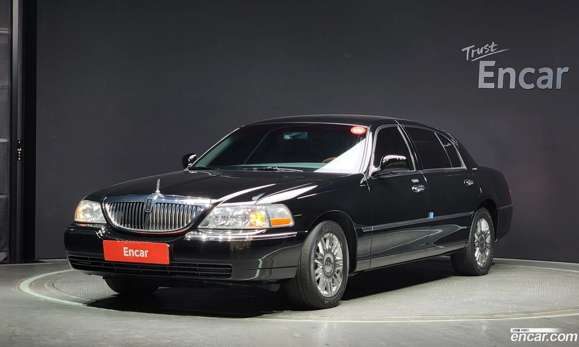 Lincoln Town Car Iii 46L V8 2009 - фотография 14455955