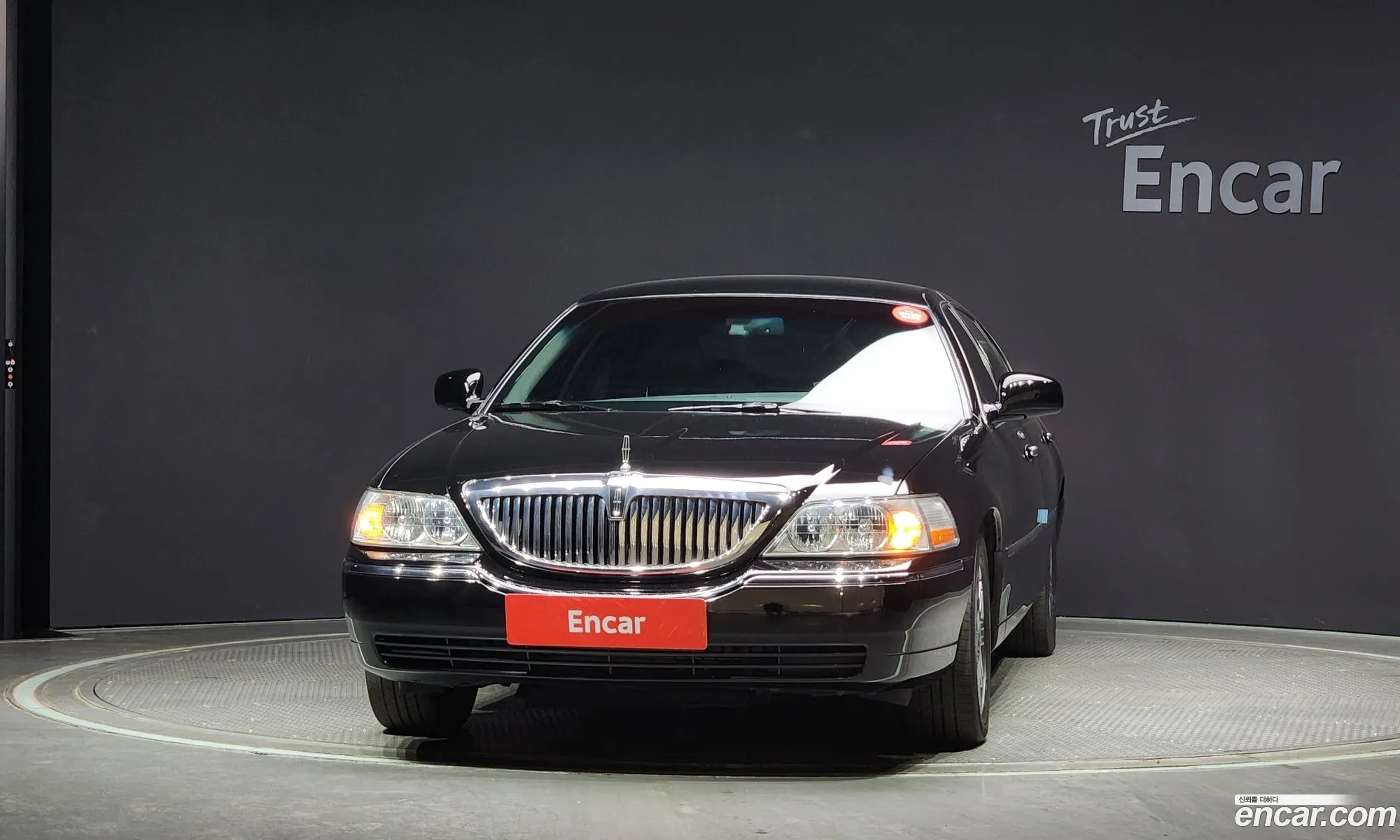 Lincoln Town Car Iii 46L V8 2009 - фотография 14455957