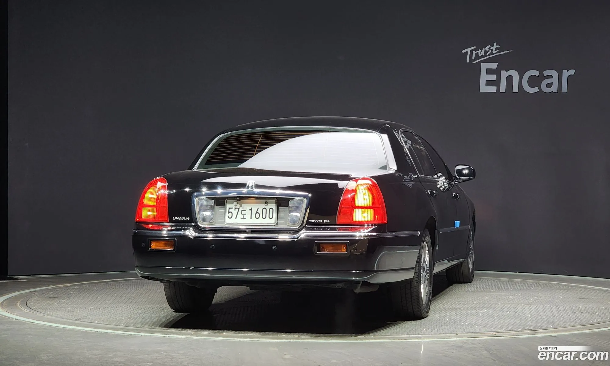 Lincoln Town Car Iii 46L V8 2009 - фотография 14455958