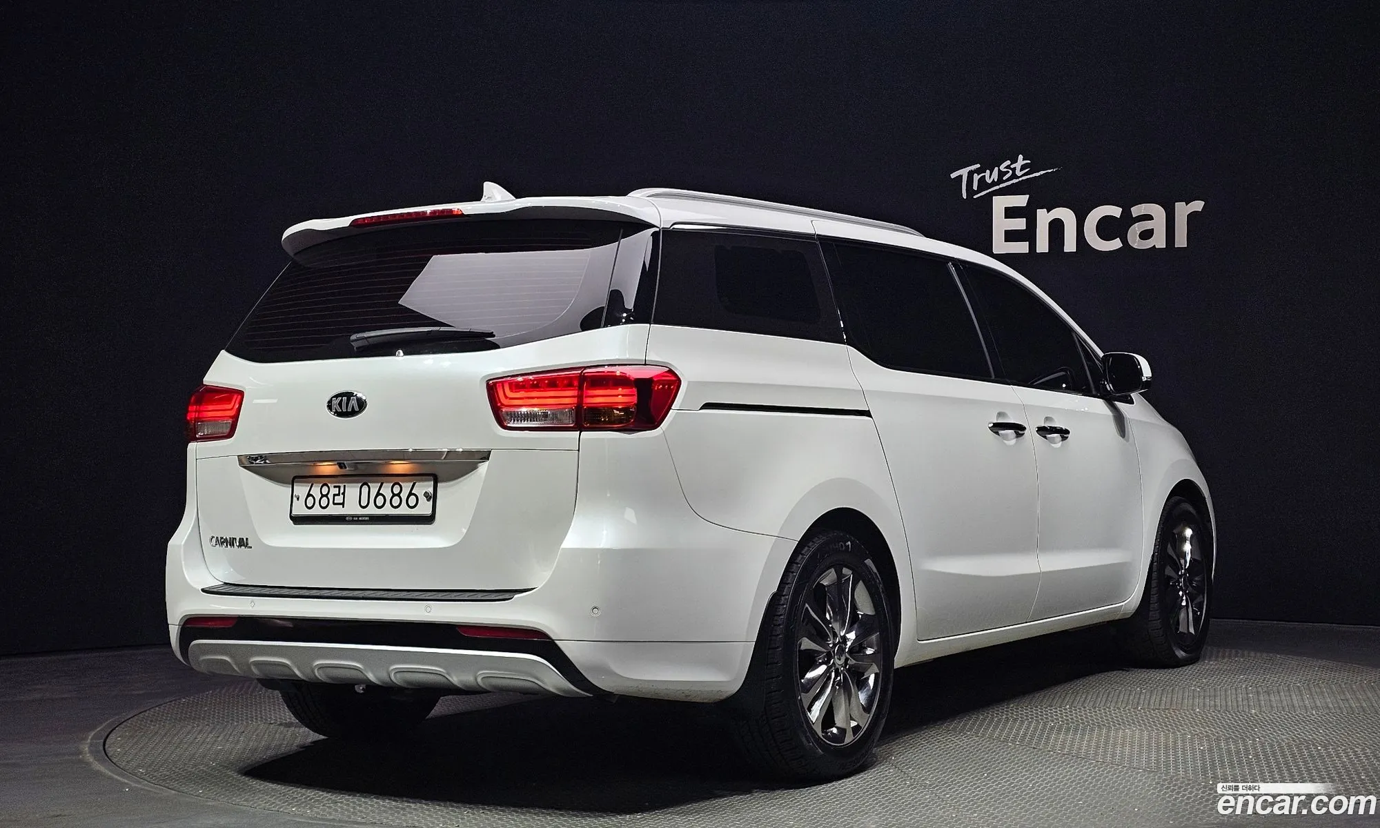 Kia Carnival 9-Seater Prestige 2017 - фотография 19688226