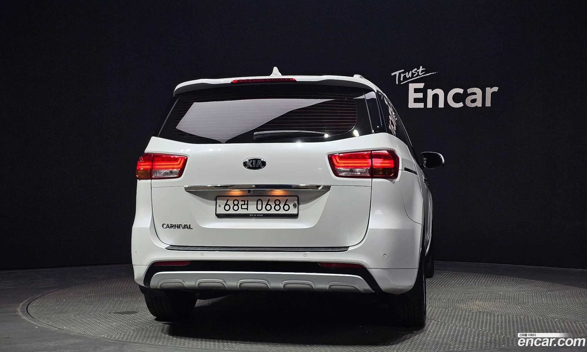 Kia Carnival 9-Seater Prestige 2017 - фотография 19688228