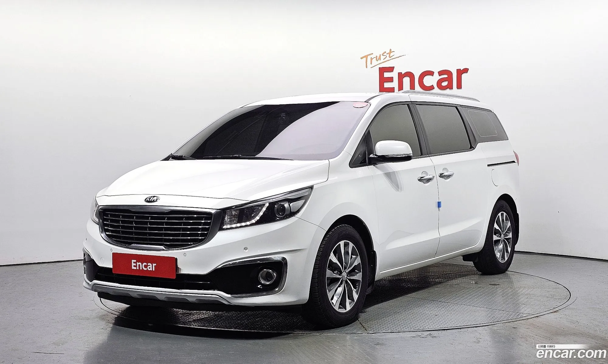 Kia Carnival 9-Seater Luxury 2016 - фотография 15906222
