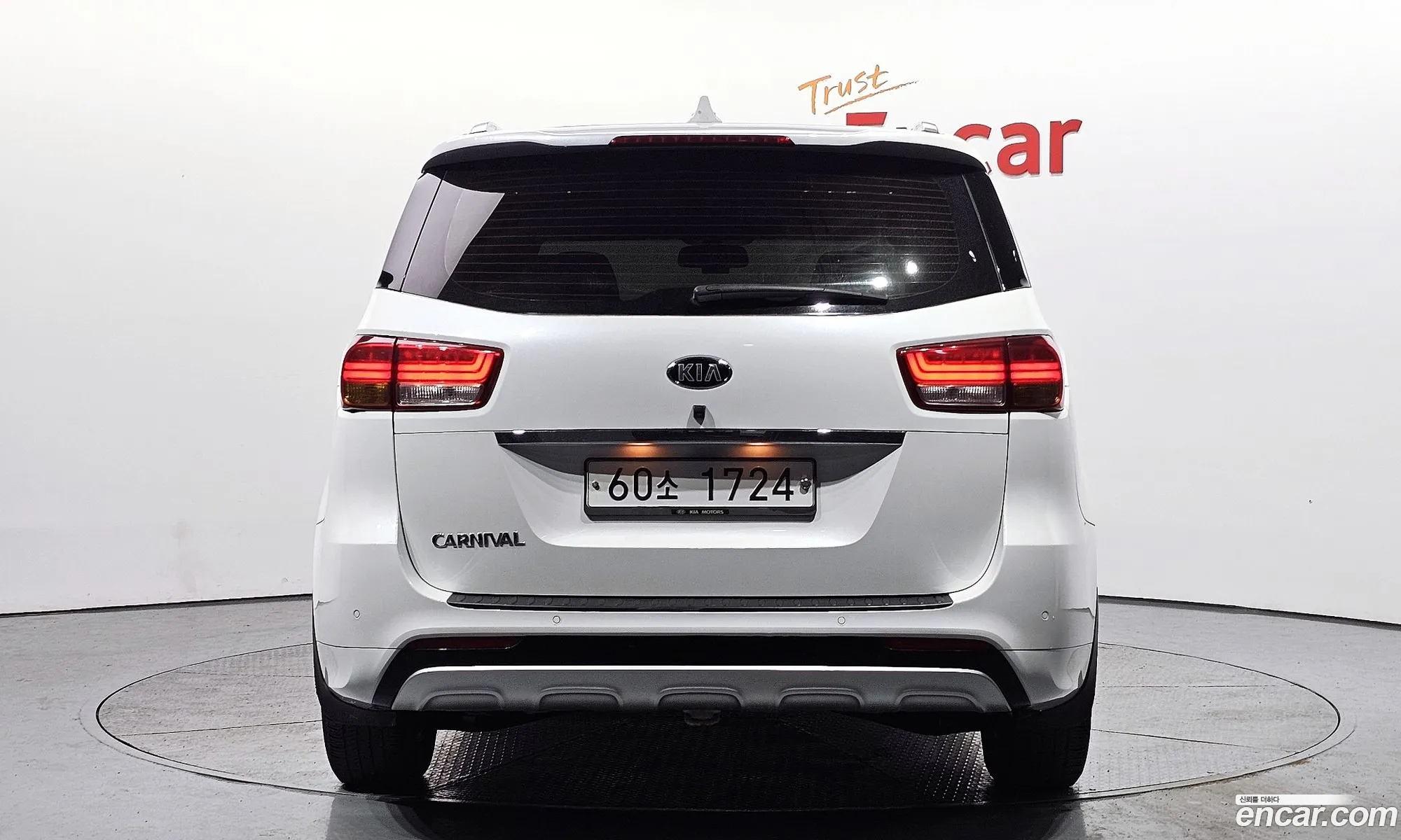 Kia Carnival 9-Seater Luxury 2016 - фотография 15906225