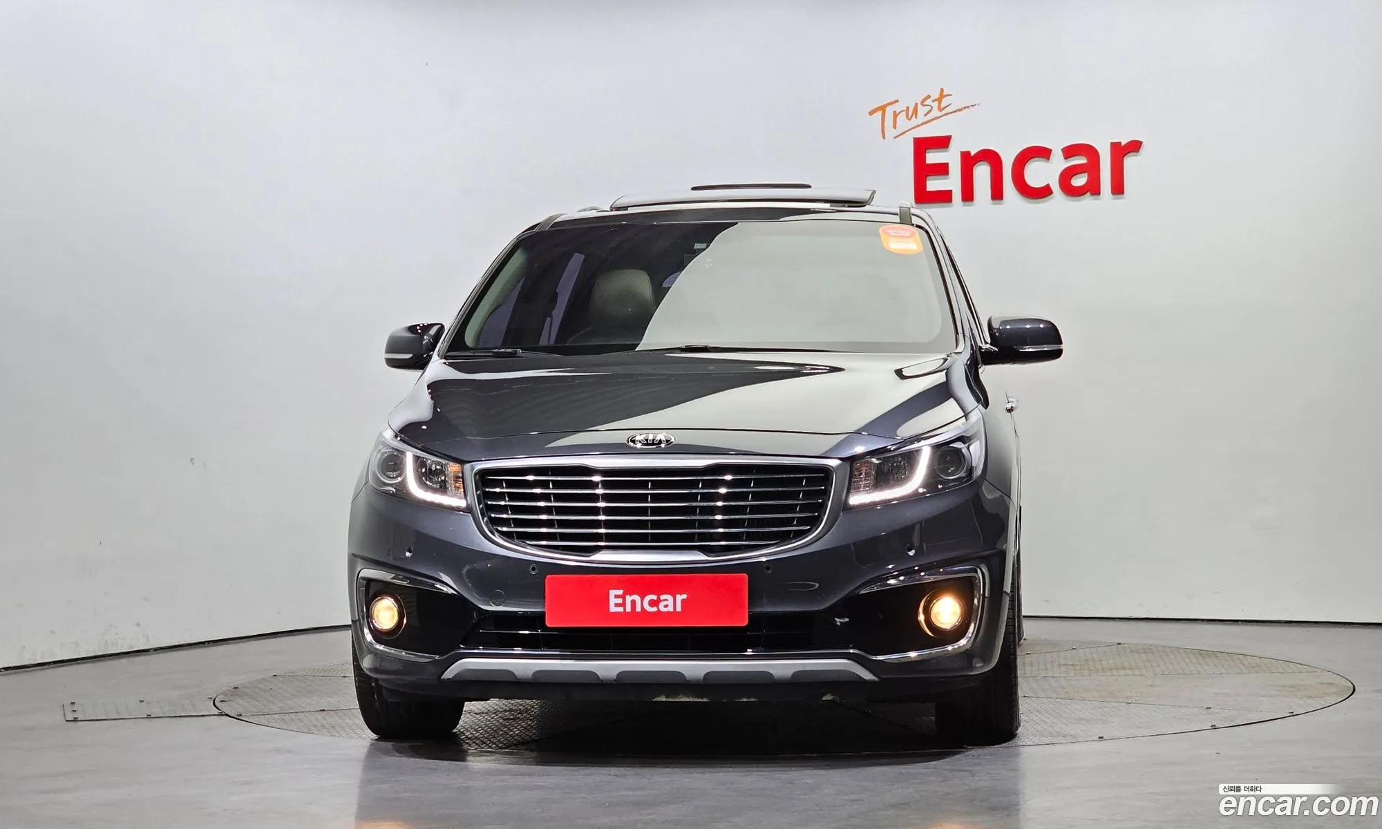 Kia Carnival 9-Seater Prestige 2015 - фотография 18329551