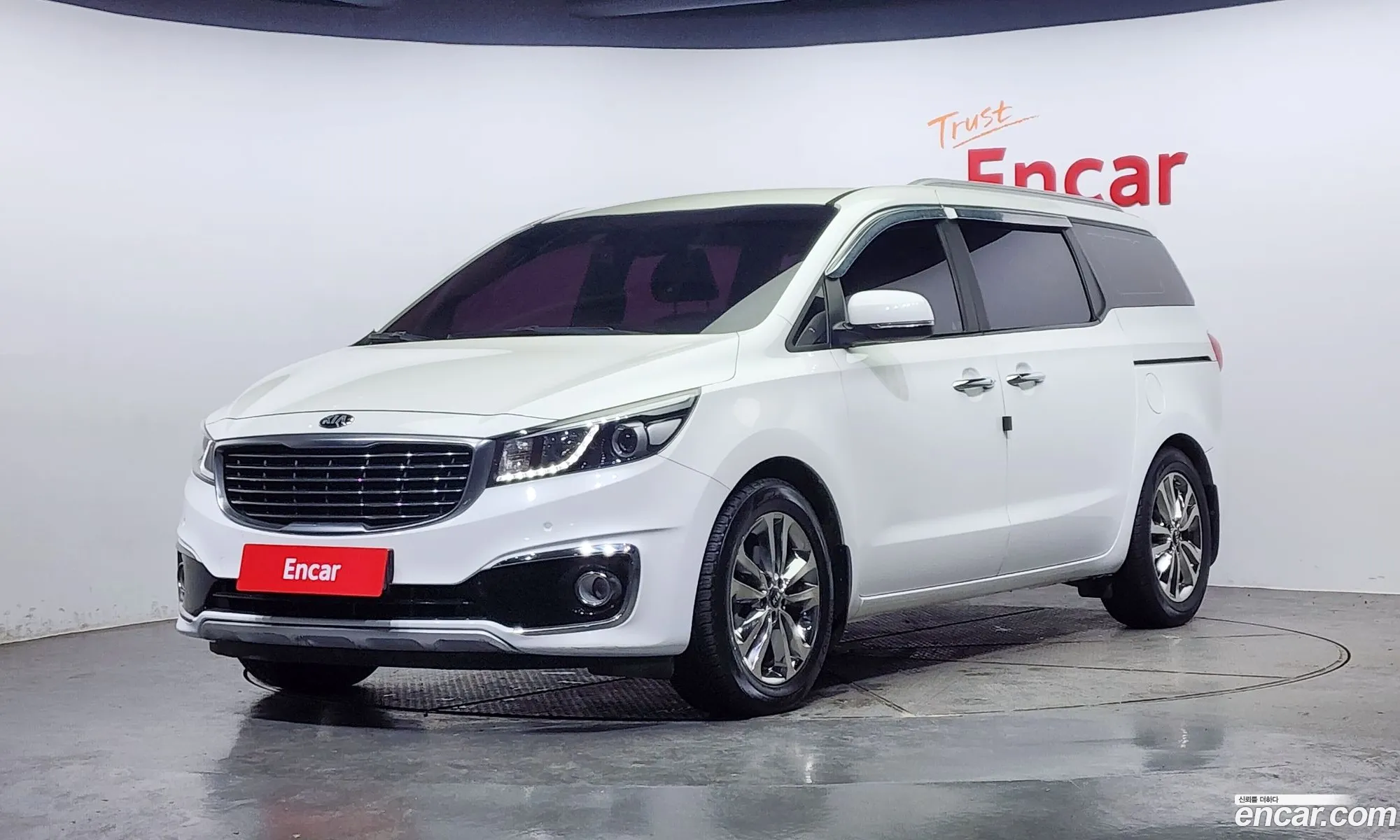 Kia Carnival 9-Seater Prestige 2015 - фотография 11992451